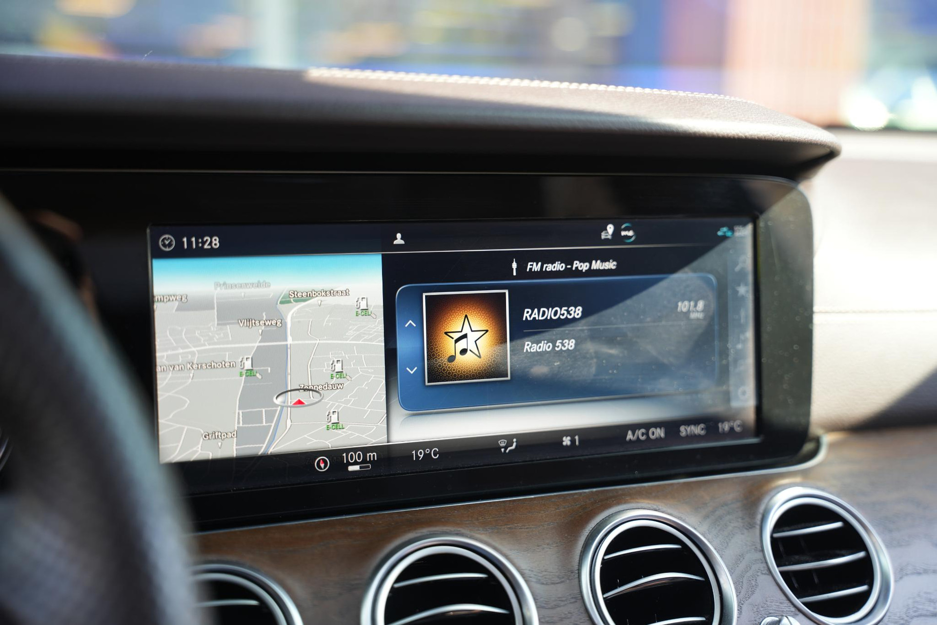 Mercedes-Benz E-Klasse 350 e Business Solution AMG Plus Upgrade Edition 2018 CALLAITE GREEN - METALLIC PAINT (997U) 27