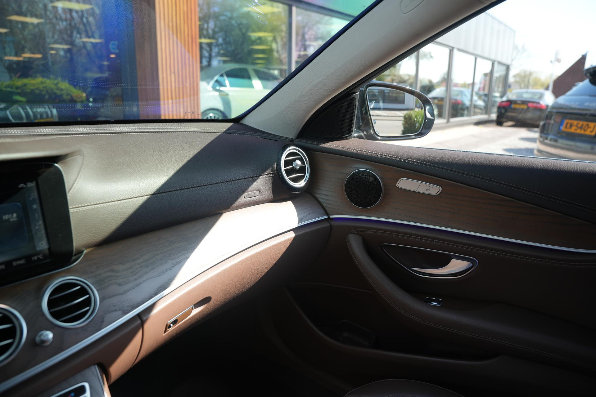 Mercedes-Benz E-Klasse 350 e Business Solution AMG Plus Upgrade Edition 2018 CALLAITE GREEN - METALLIC PAINT (997U) 31