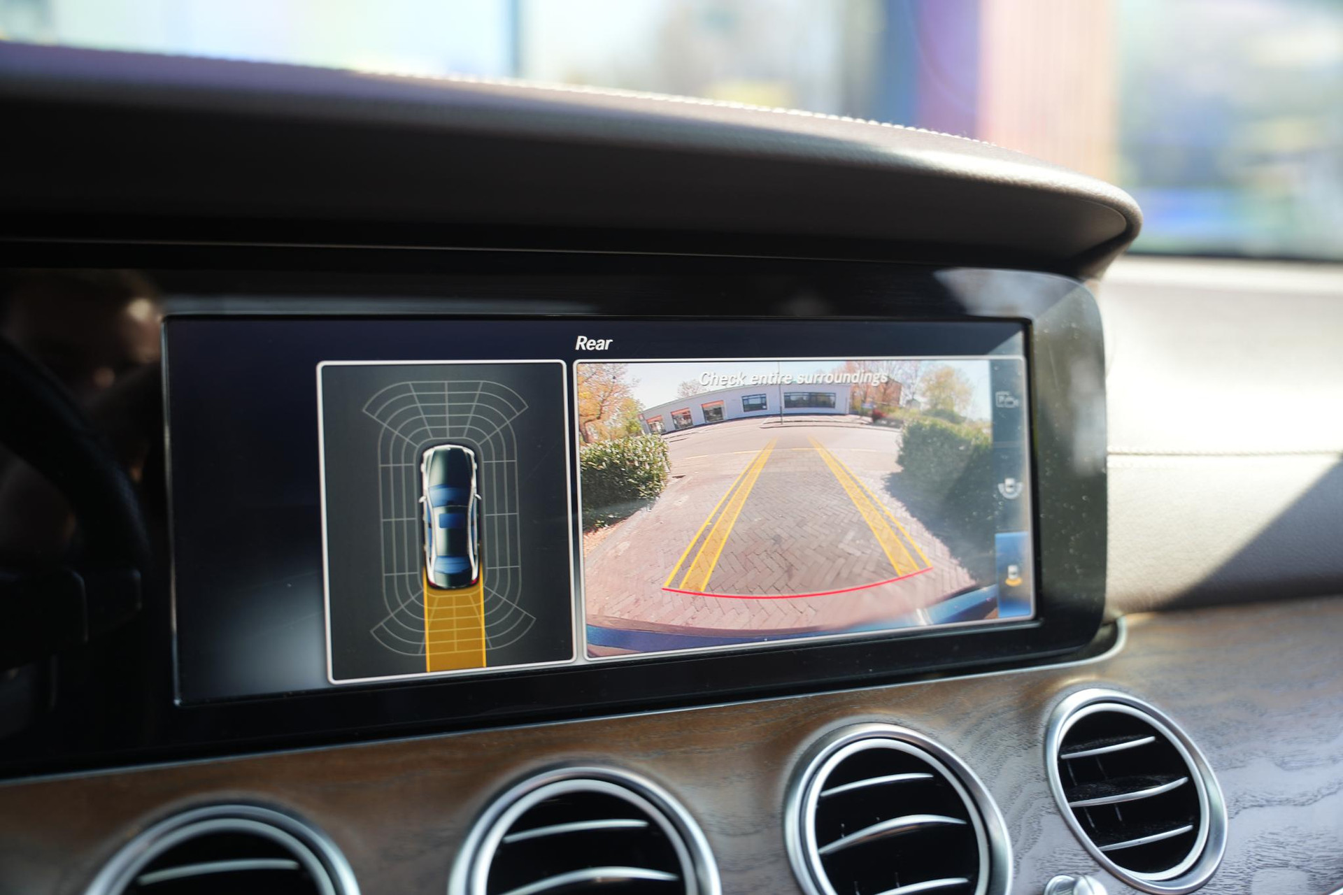 Mercedes-Benz E-Klasse 350 e Business Solution AMG Plus Upgrade Edition 2018 CALLAITE GREEN - METALLIC PAINT (997U) 32