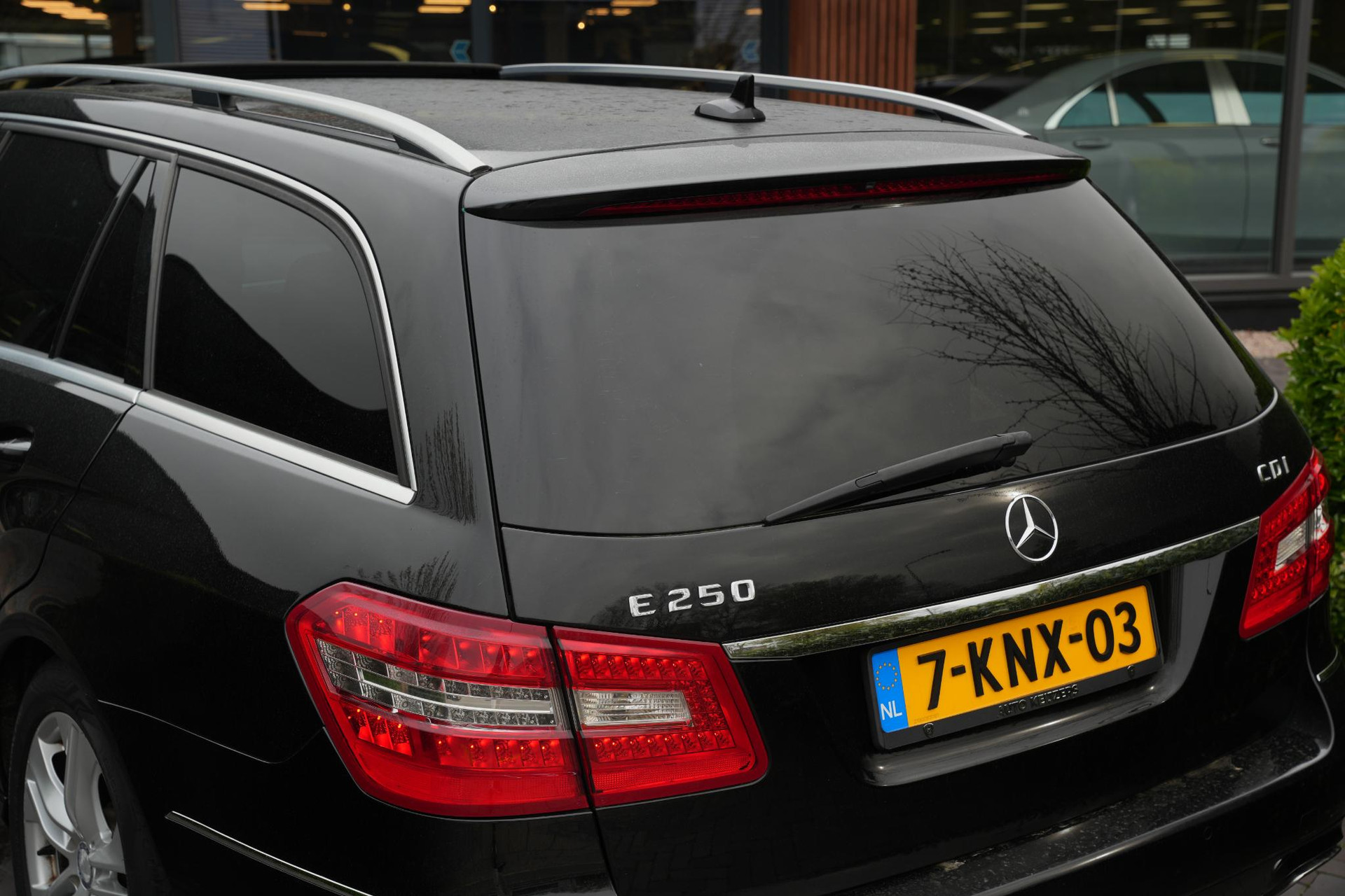 Mercedes-Benz E-Klasse Estate 250 CDI Business Class Avantgarde 2012 OBSIDIAN BLACK (197U) 12