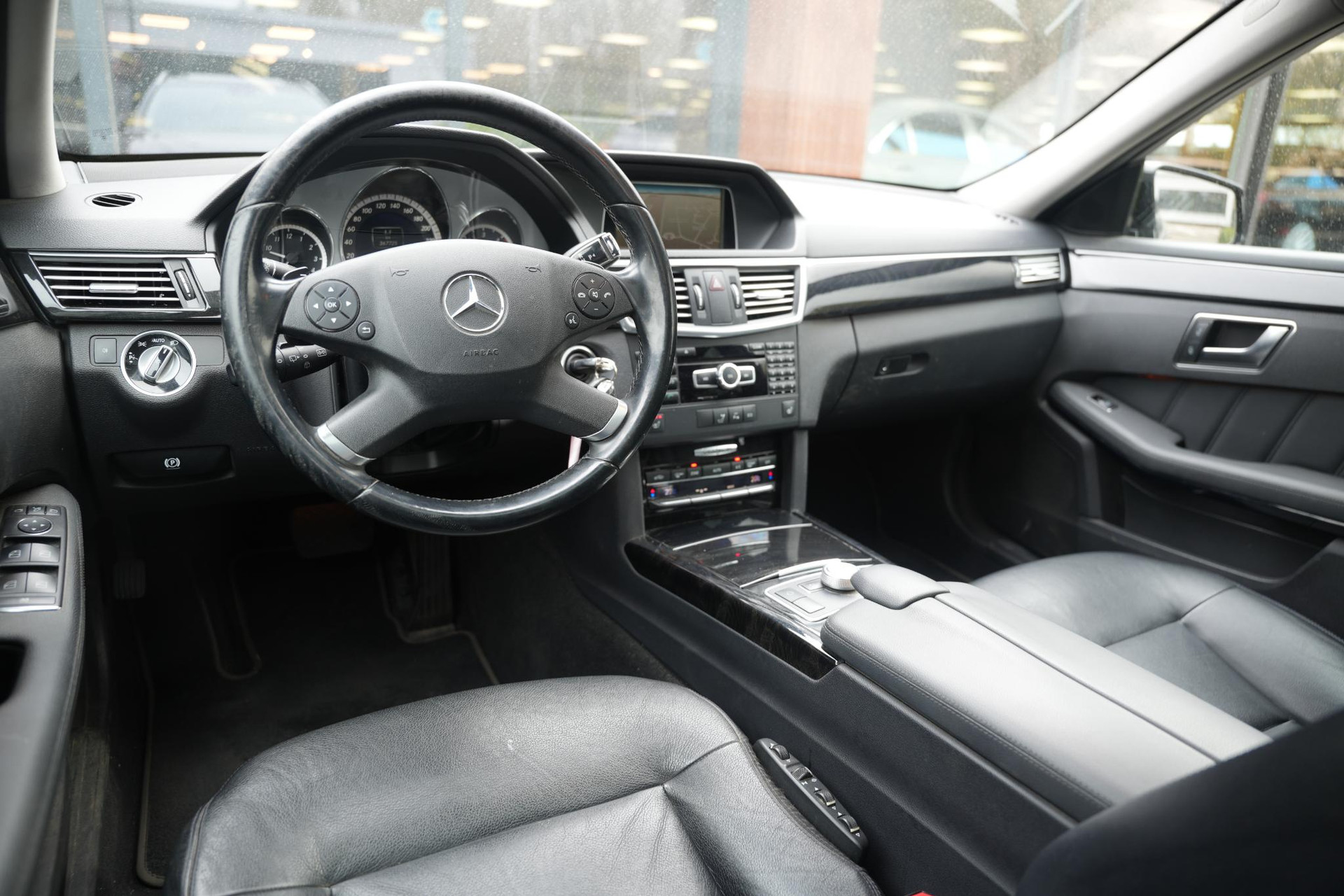 Mercedes-Benz E-Klasse Estate 250 CDI Business Class Avantgarde 2012 OBSIDIAN BLACK (197U) 2