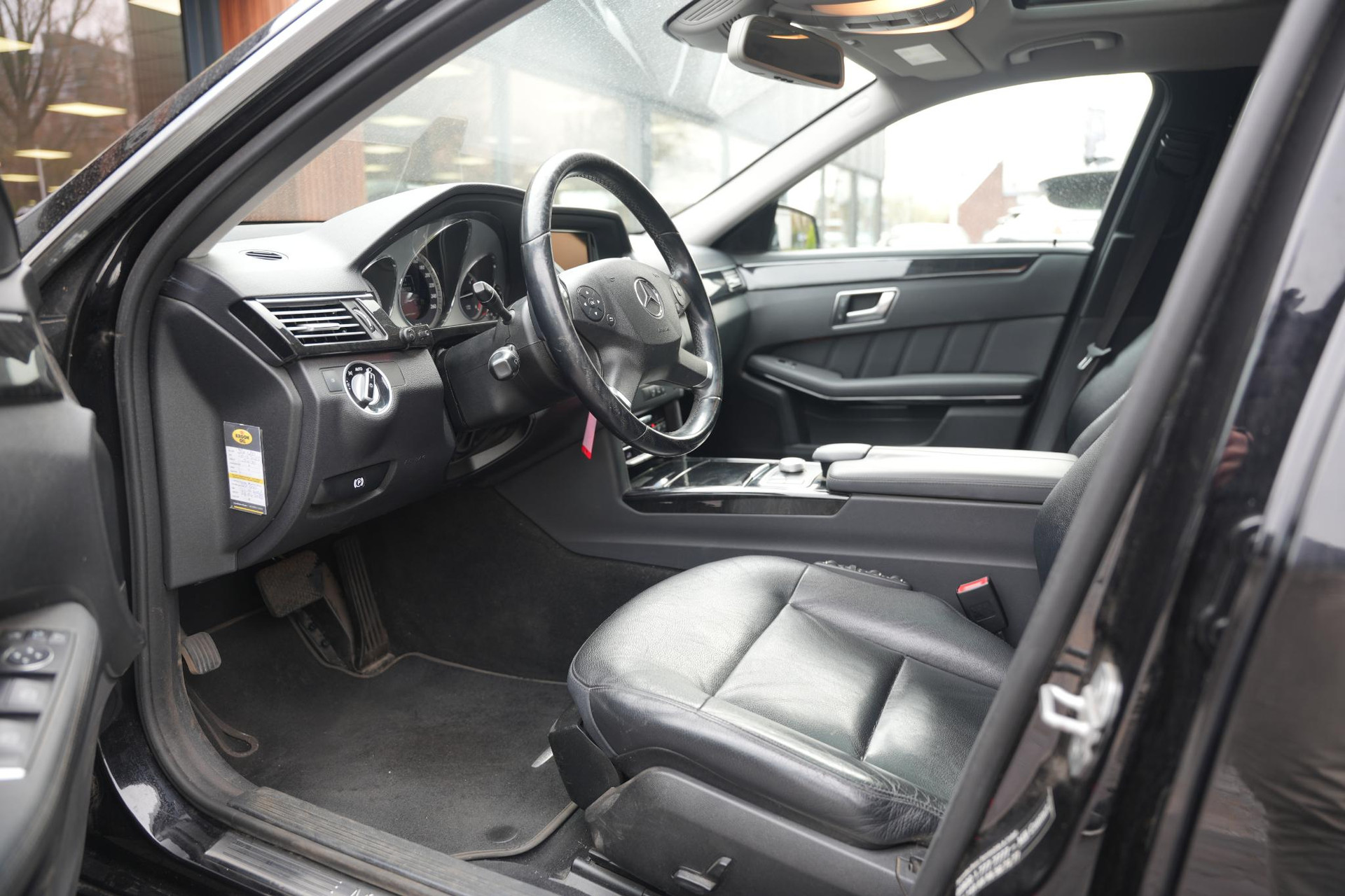 Mercedes-Benz E-Klasse Estate 250 CDI Business Class Avantgarde 2012 OBSIDIAN BLACK (197U) 4