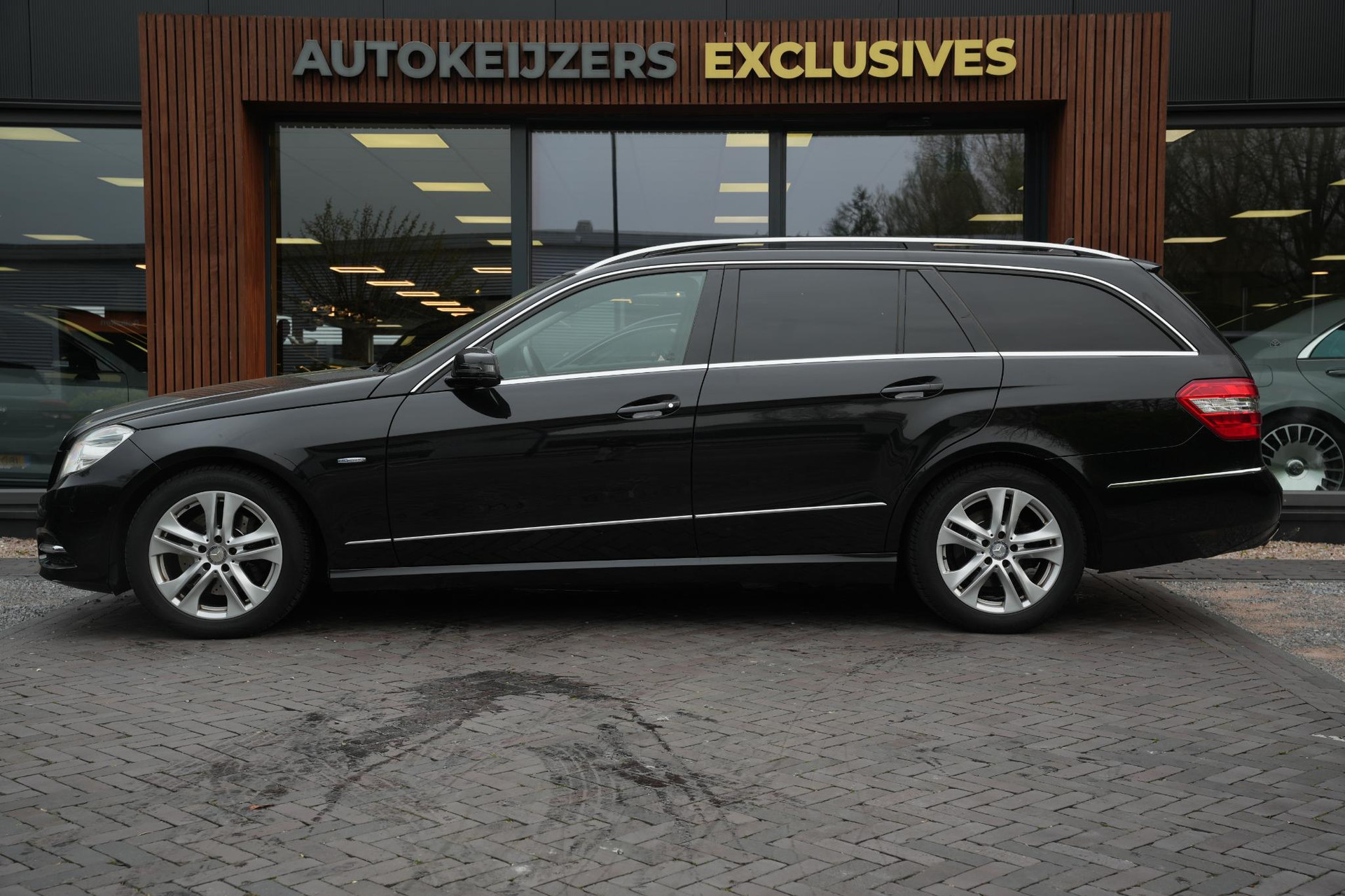 Mercedes-Benz E-Klasse Estate 250 CDI Business Class Avantgarde 2012 OBSIDIAN BLACK (197U) 5