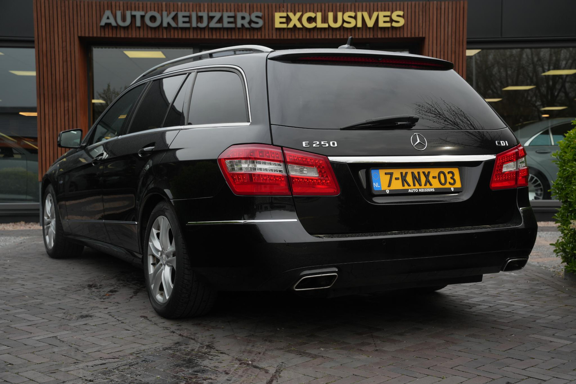 Mercedes-Benz E-Klasse Estate 250 CDI Business Class Avantgarde 2012 OBSIDIAN BLACK (197U) 7