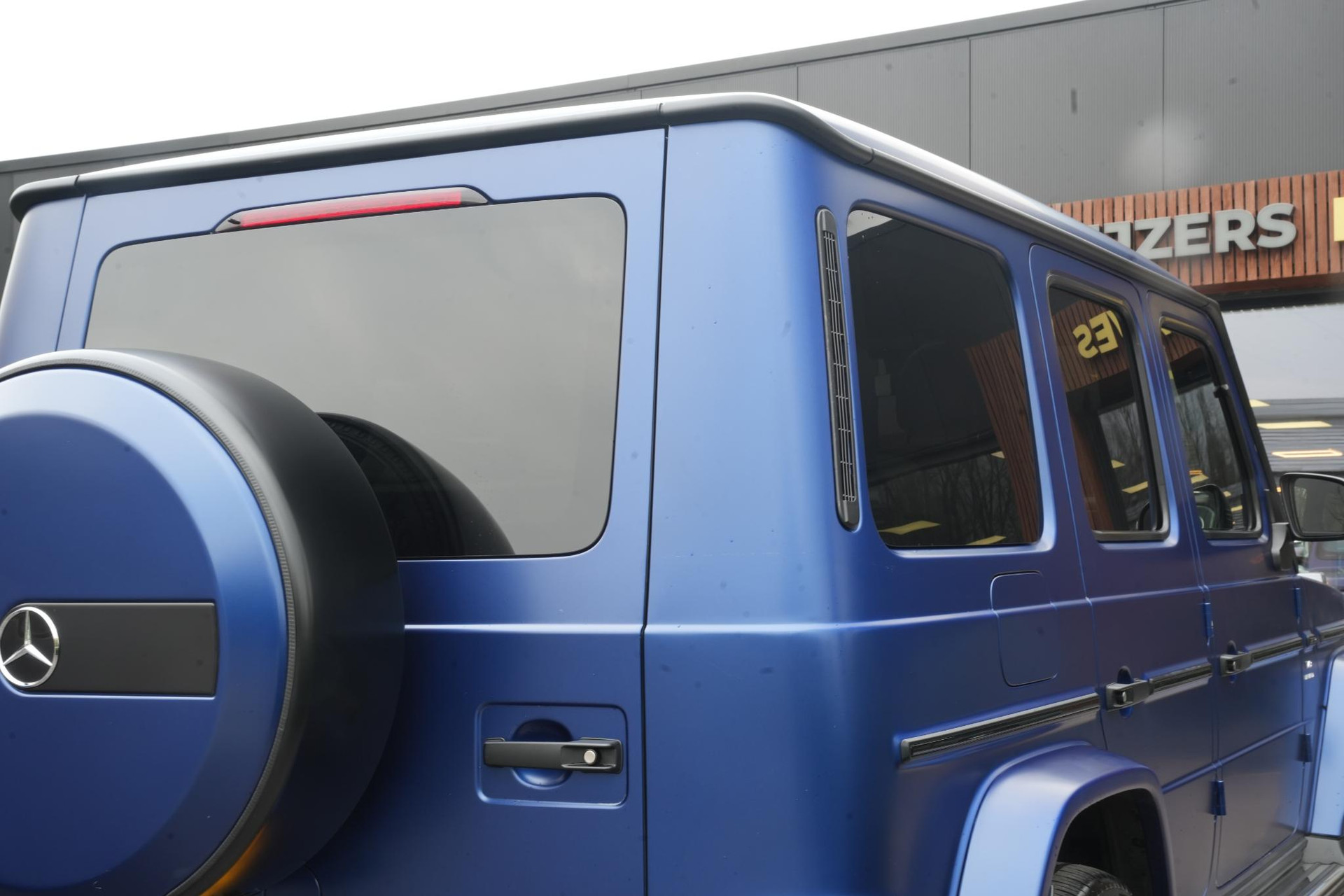 Mercedes-Benz G-Klasse 500 2020 brilliant blue metallic (896U) 32