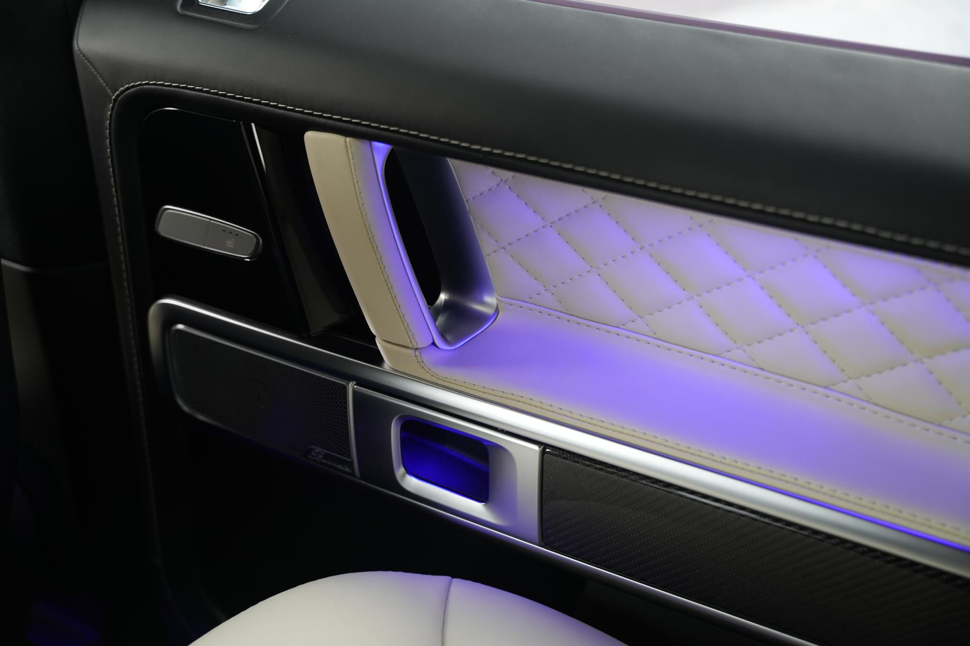 Mercedes-Benz G-Klasse 500 2020 brilliant blue metallic (896U) 35