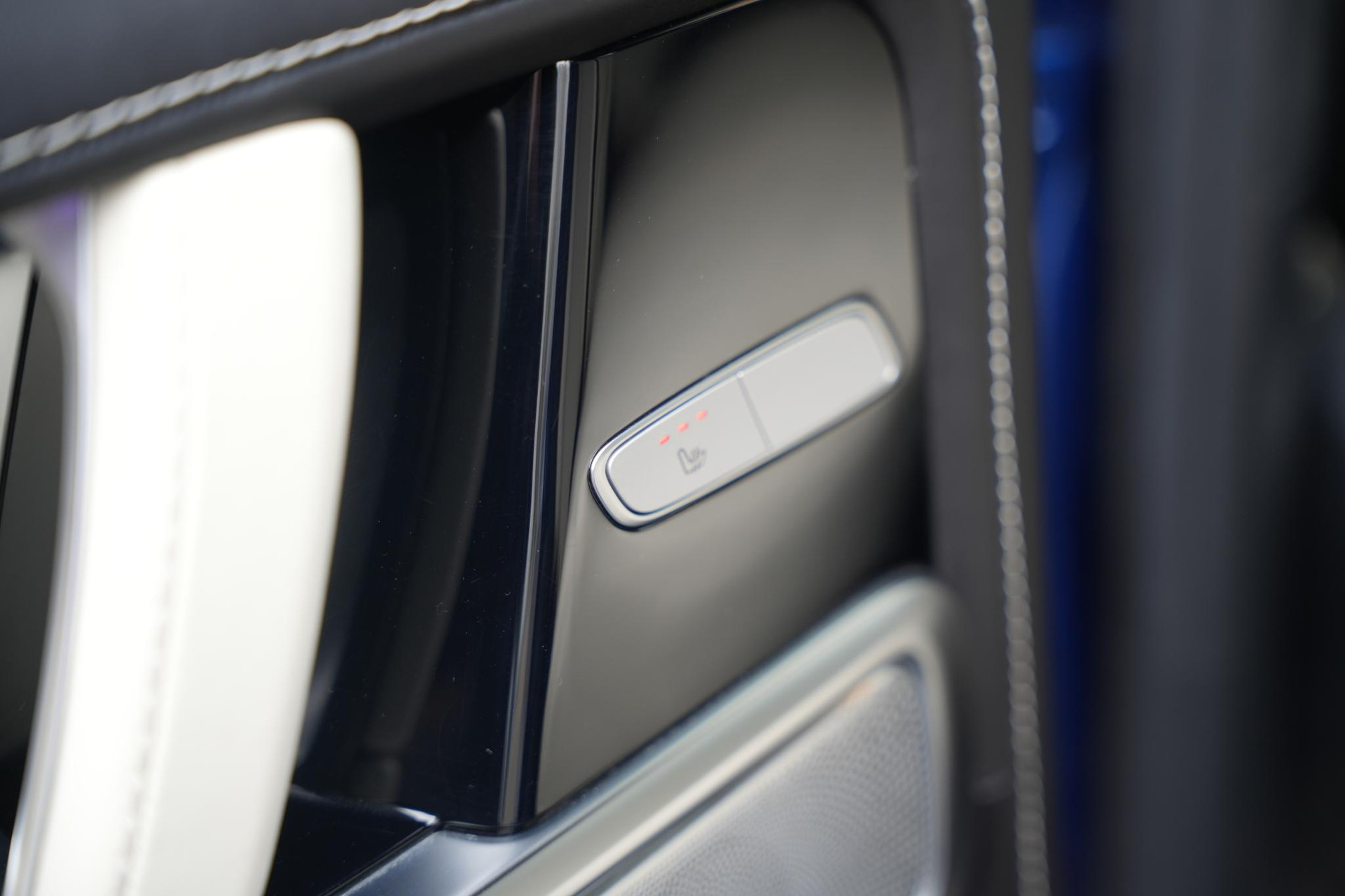 Mercedes-Benz G-Klasse 500 2020 brilliant blue metallic (896U) 37