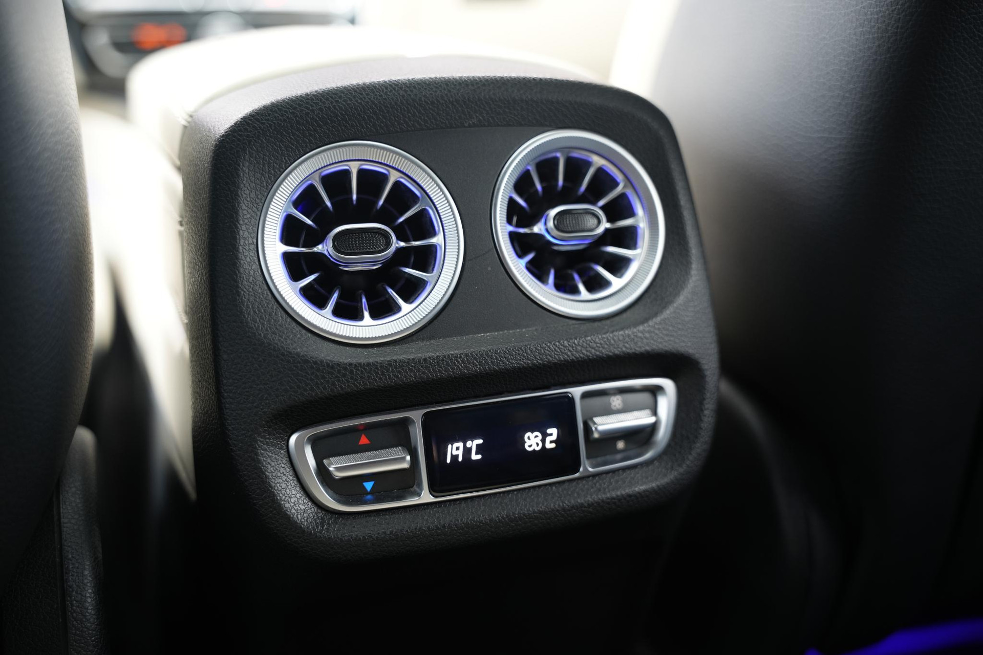 Mercedes-Benz G-Klasse 500 2020 brilliant blue metallic (896U) 39