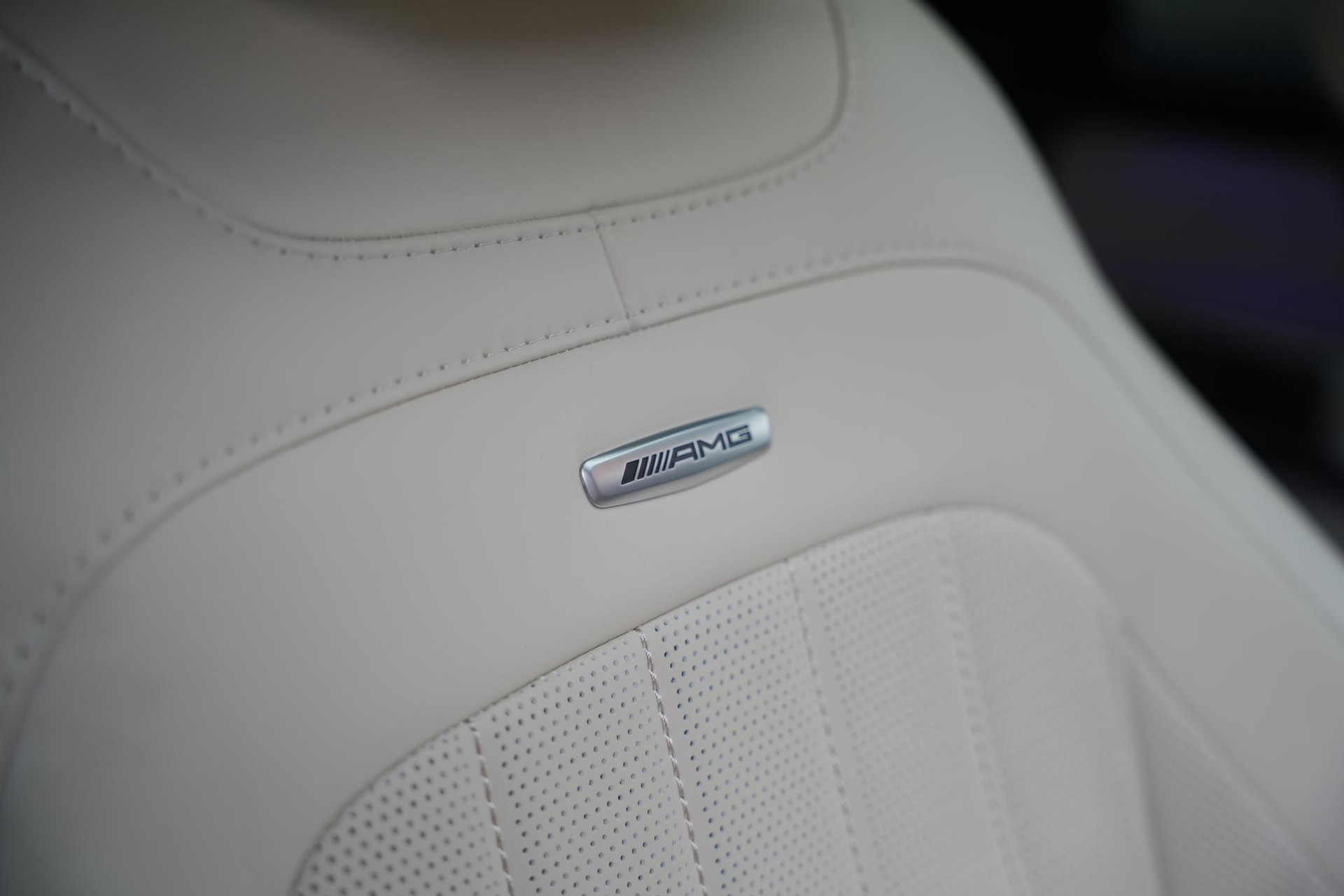 Mercedes-Benz G-Klasse 500 2020 brilliant blue metallic (896U) 44