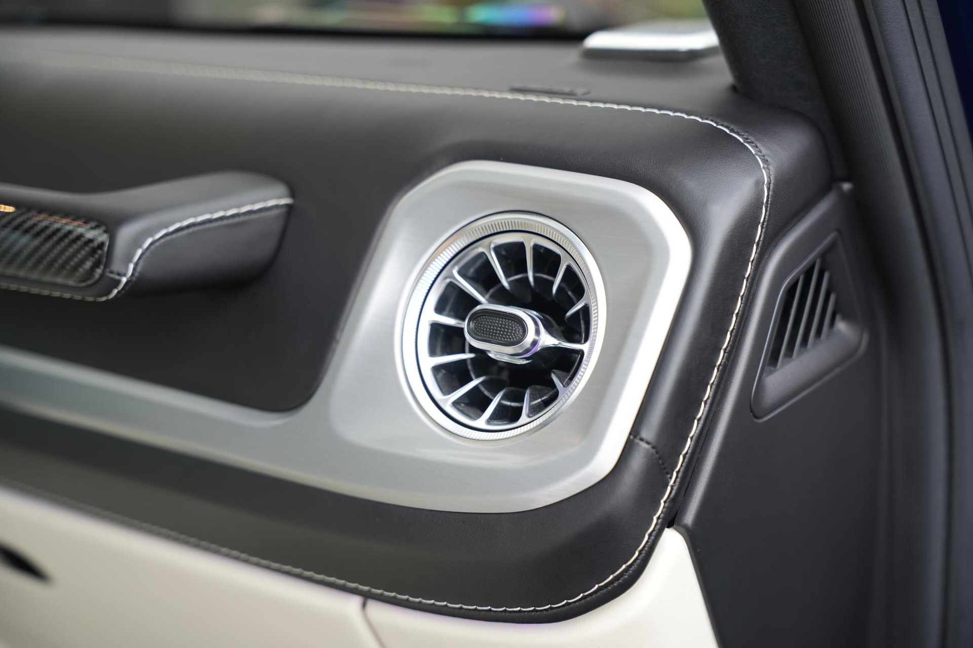 Mercedes-Benz G-Klasse 500 2020 brilliant blue metallic (896U) 45