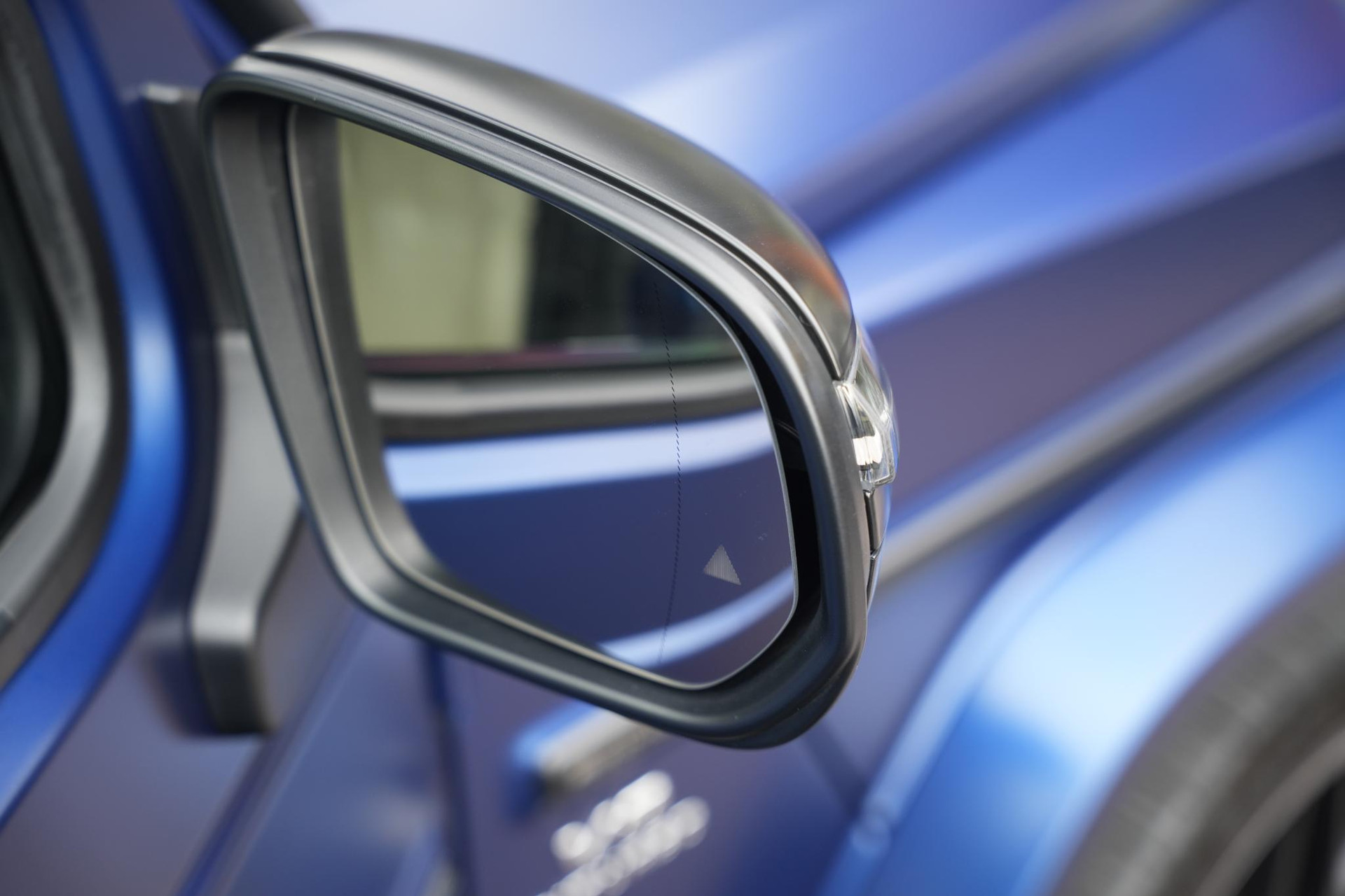 Mercedes-Benz G-Klasse 500 2020 brilliant blue metallic (896U) 48