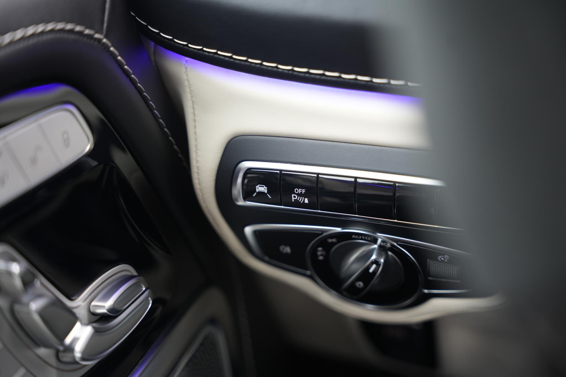 Mercedes-Benz G-Klasse 500 2020 brilliant blue metallic (896U) 50