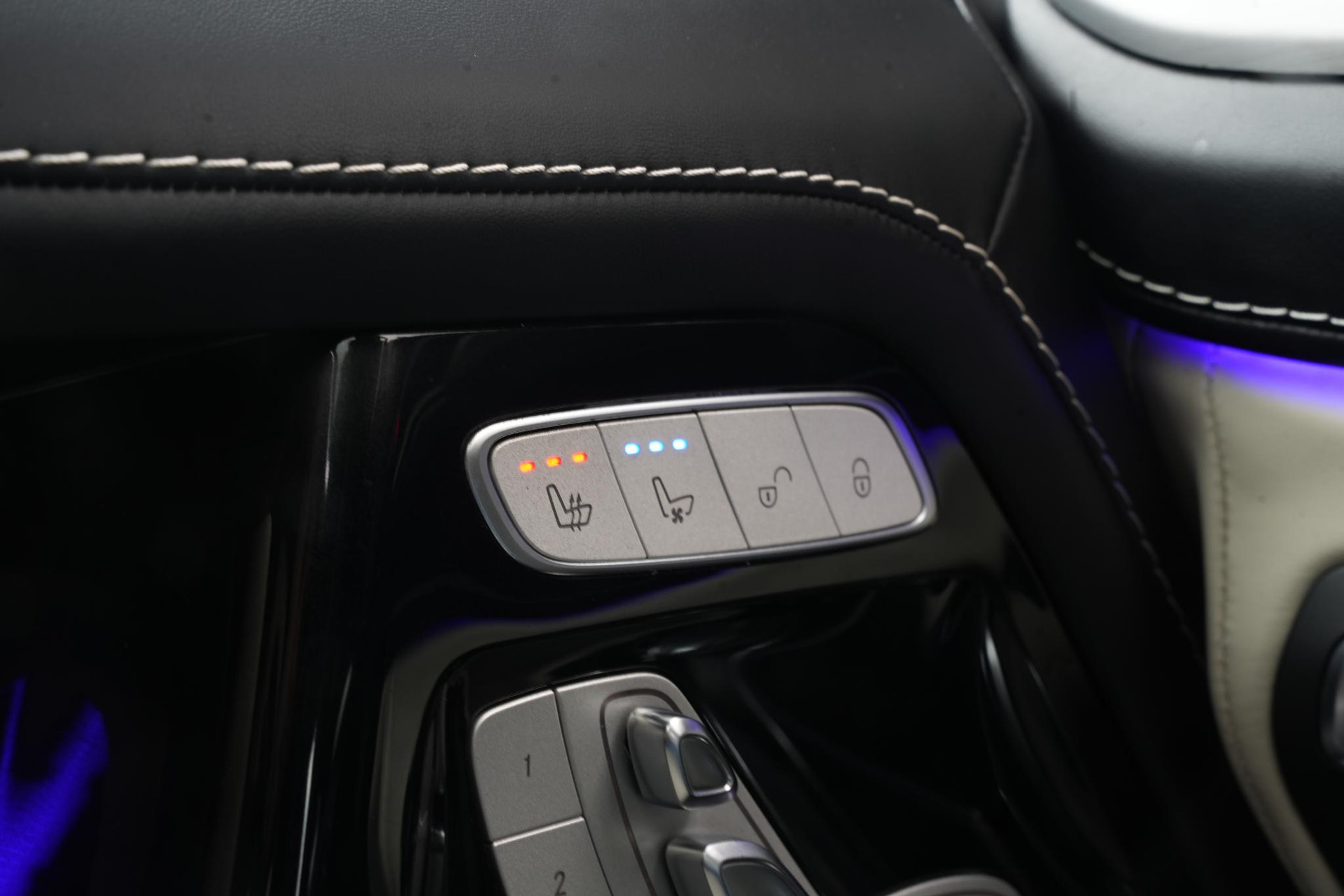 Mercedes-Benz G-Klasse 500 2020 brilliant blue metallic (896U) 51