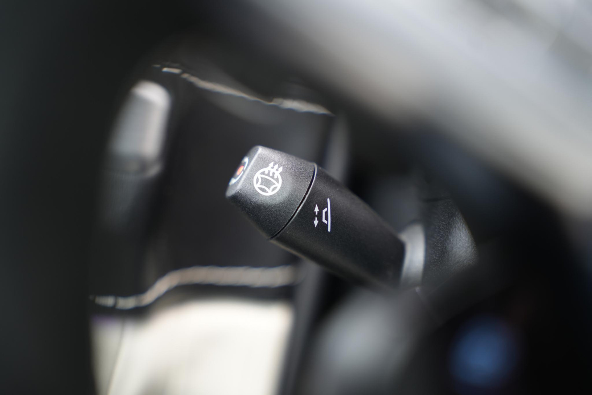 Mercedes-Benz G-Klasse 500 2020 brilliant blue metallic (896U) 71