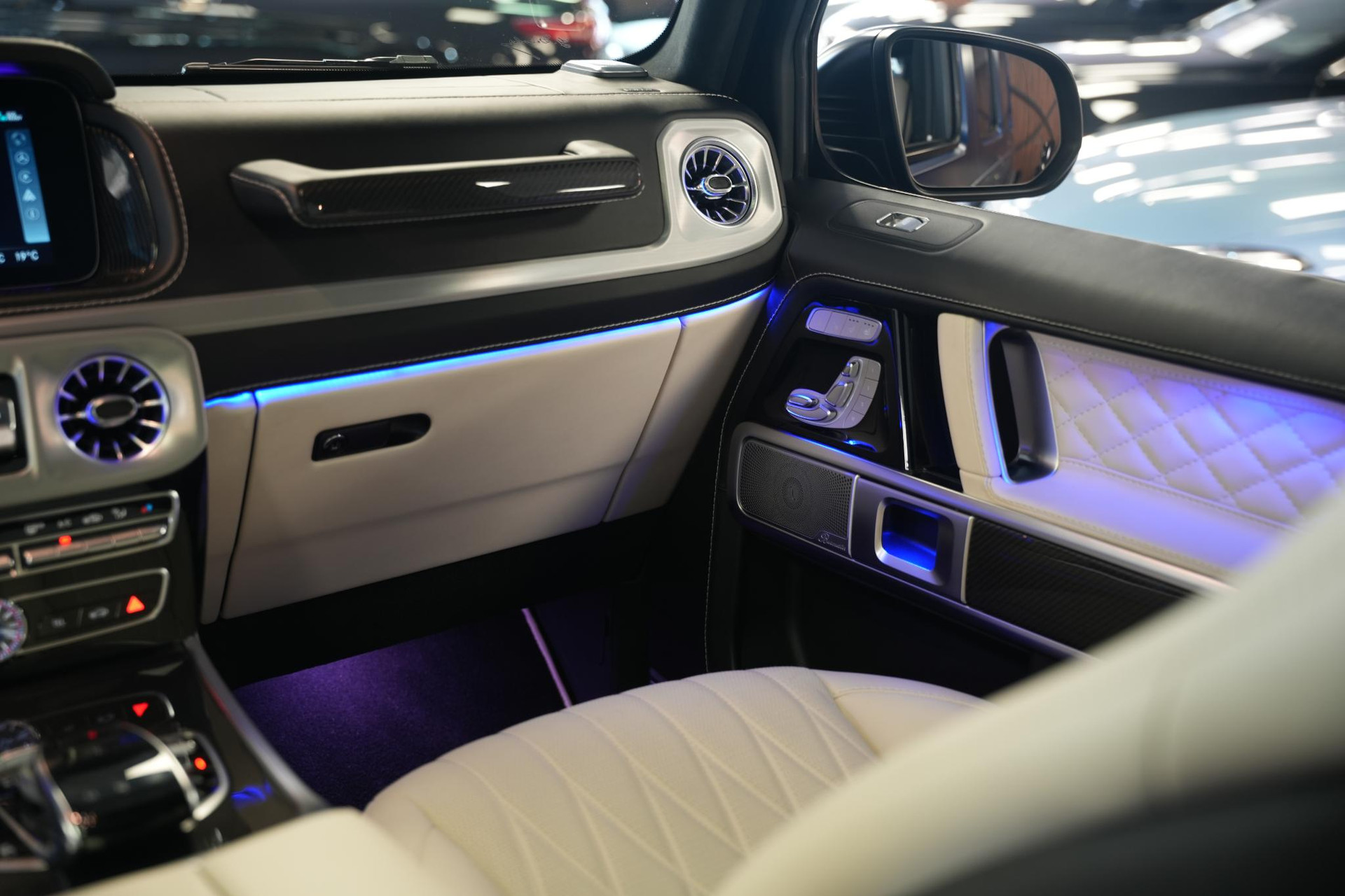 Mercedes-Benz G-Klasse 500 2020 brilliant blue metallic (896U) 77