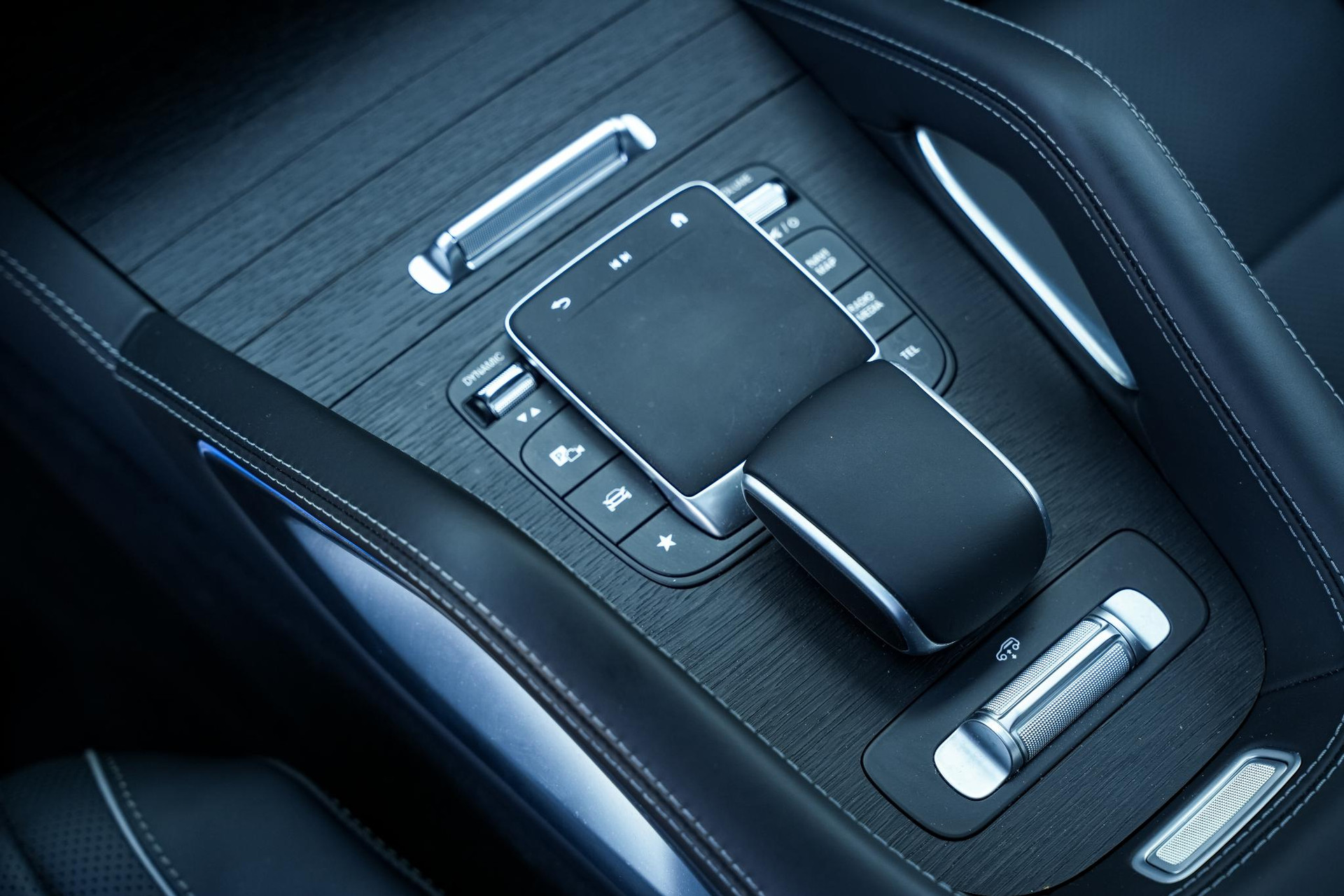 Mercedes-Benz GLE Coupé 400 e 4MATIC AMG Line Premium 2024 SELENITE GRAY 15