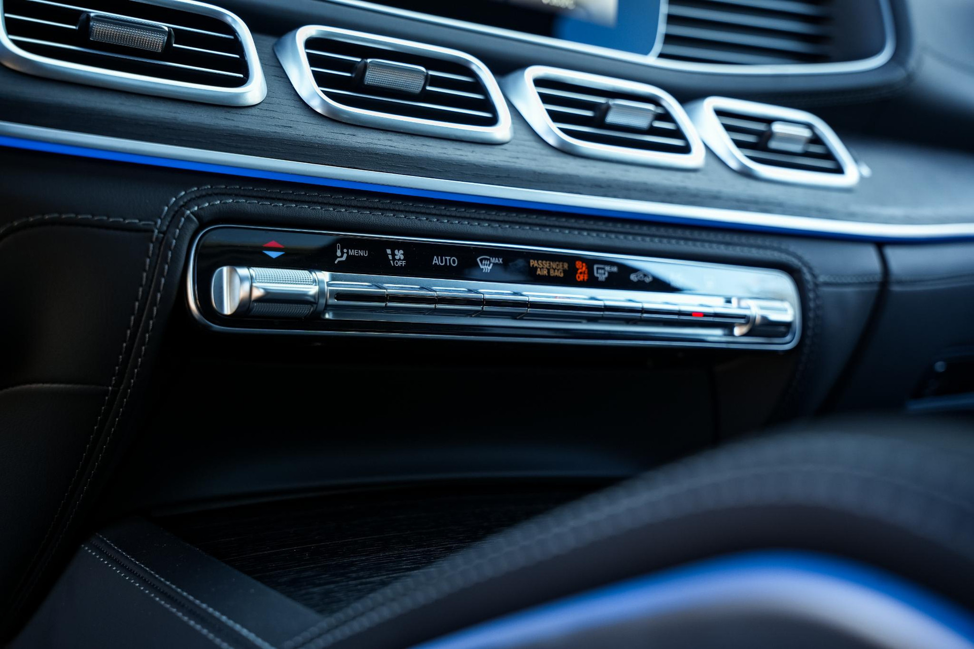 Mercedes-Benz GLE Coupé 400 e 4MATIC AMG Line Premium 2024 SELENITE GRAY 16