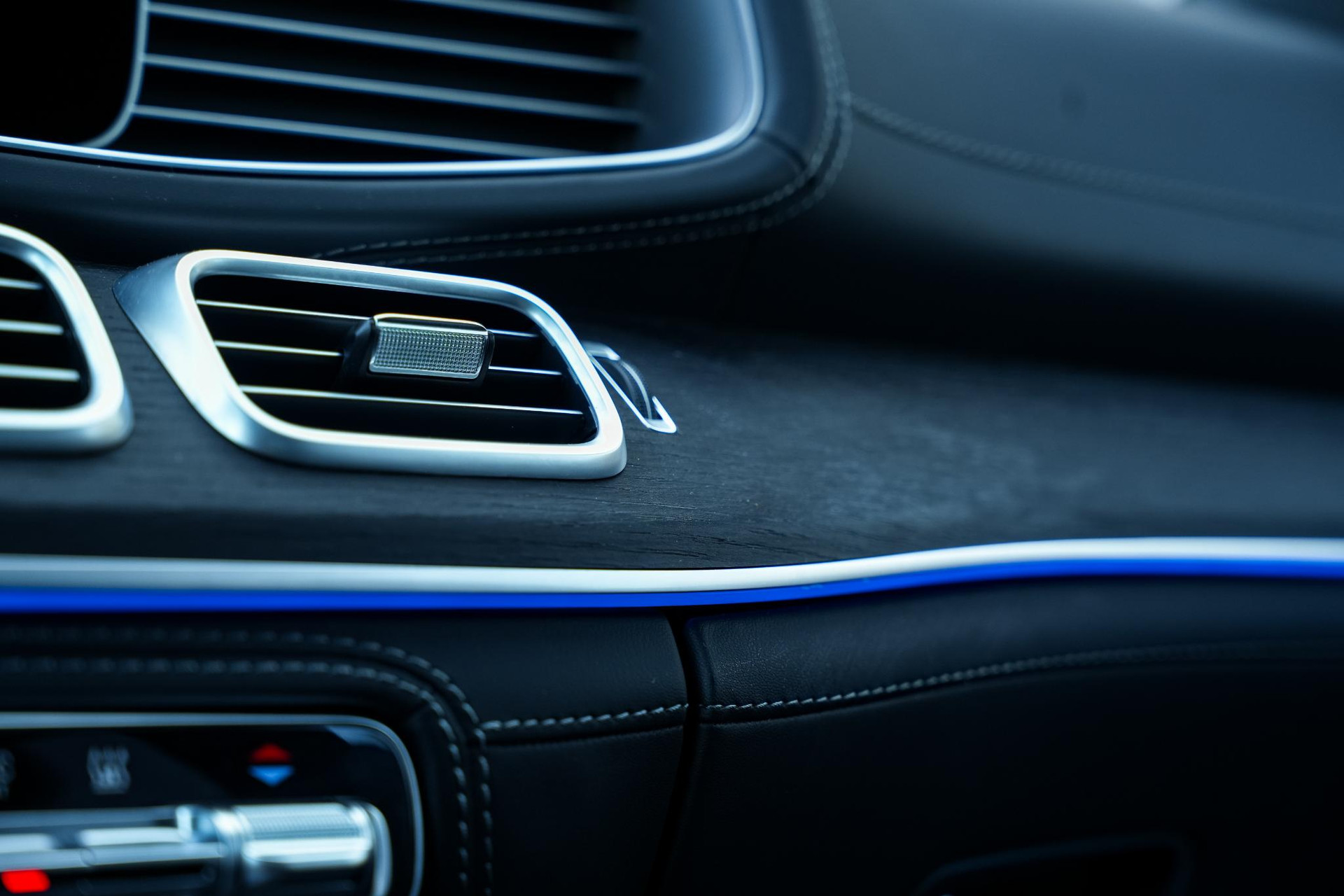 Mercedes-Benz GLE Coupé 400 e 4MATIC AMG Line Premium 2024 SELENITE GRAY 26