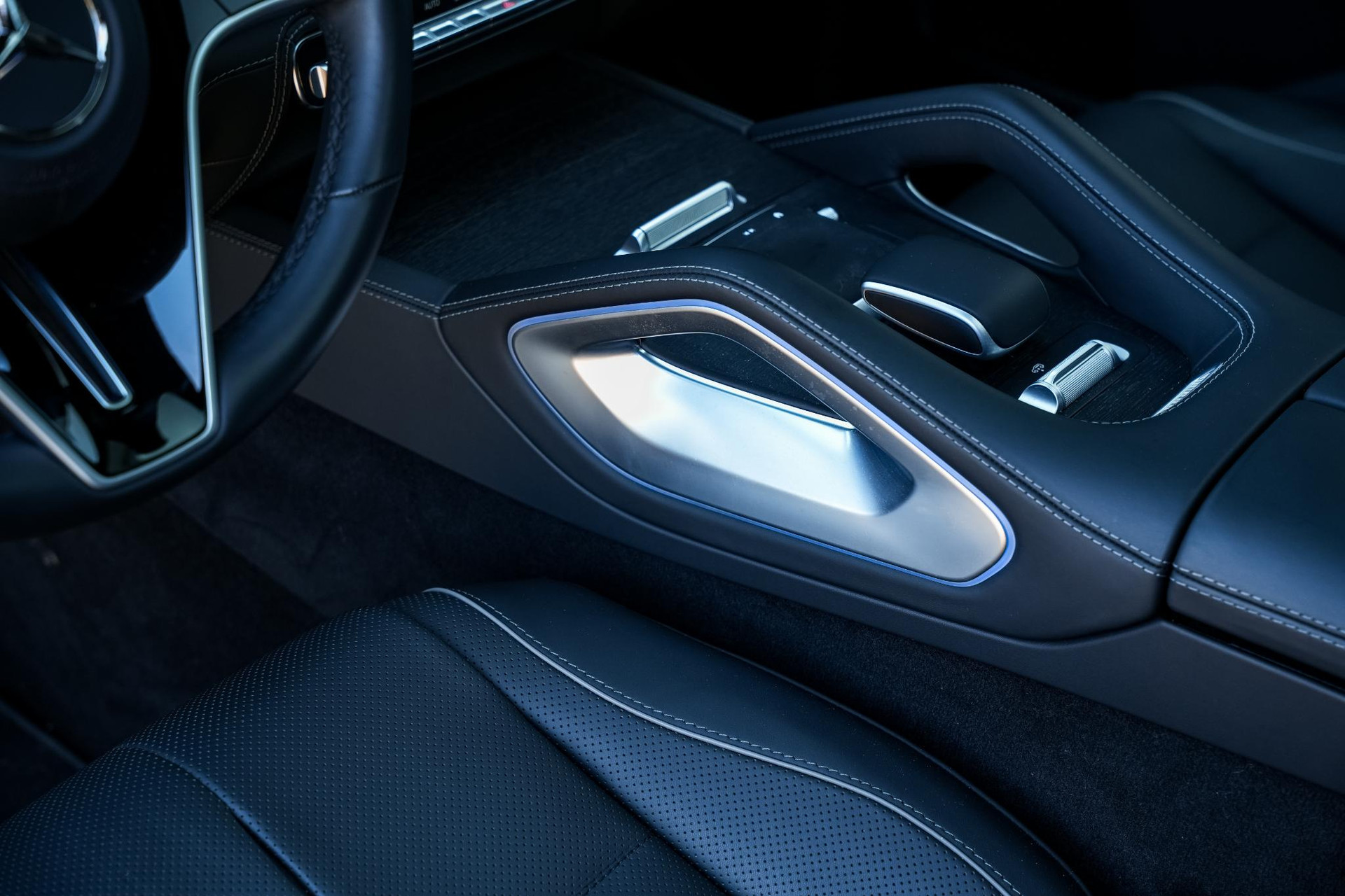 Mercedes-Benz GLE Coupé 400 e 4MATIC AMG Line Premium 2024 SELENITE GRAY 27