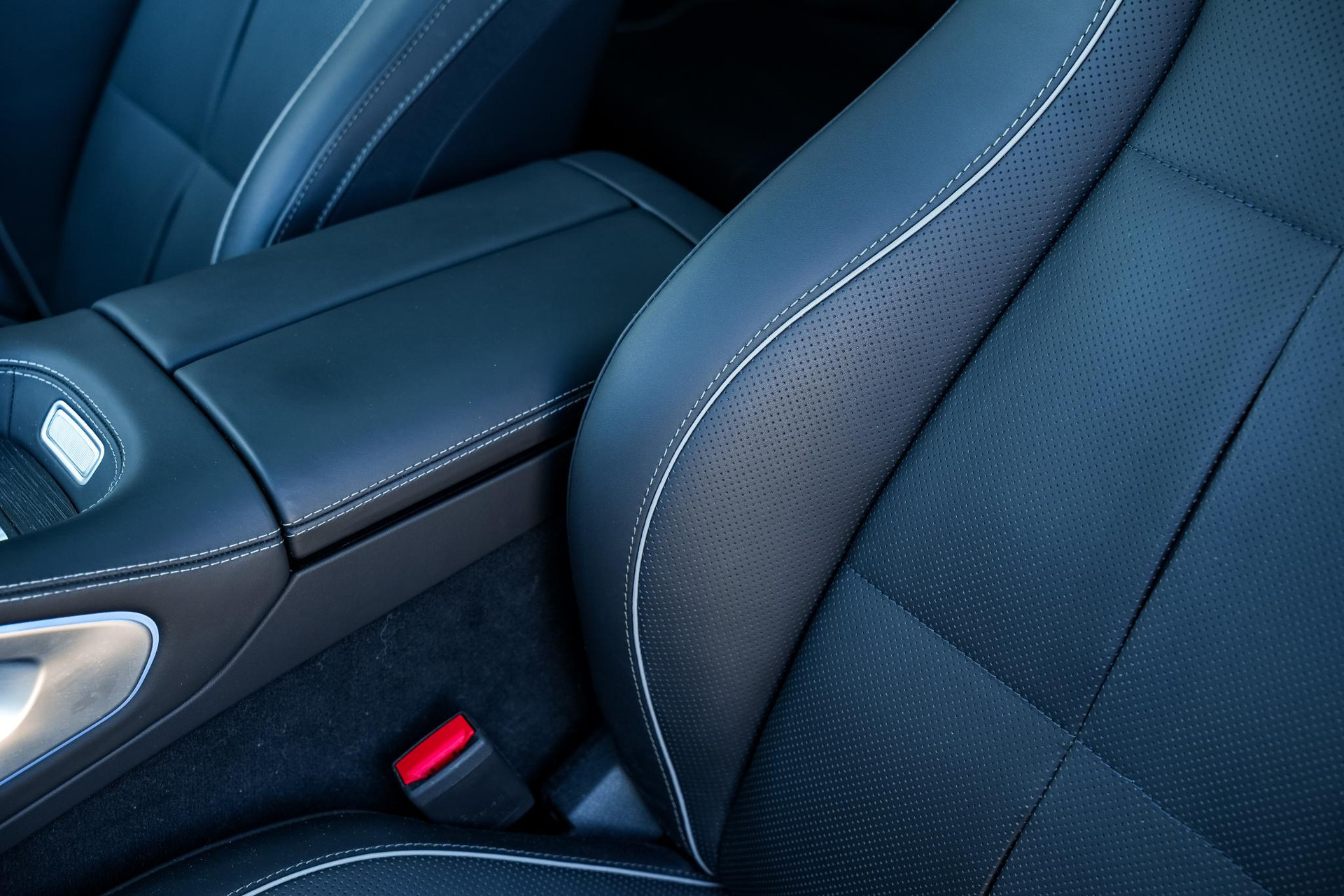 Mercedes-Benz GLE Coupé 400 e 4MATIC AMG Line Premium 2024 SELENITE GRAY 28