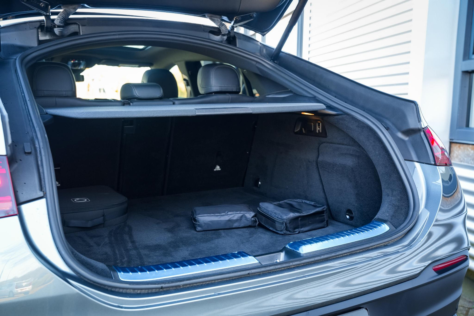 Mercedes-Benz GLE Coupé 400 e 4MATIC AMG Line Premium 2024 SELENITE GRAY 29