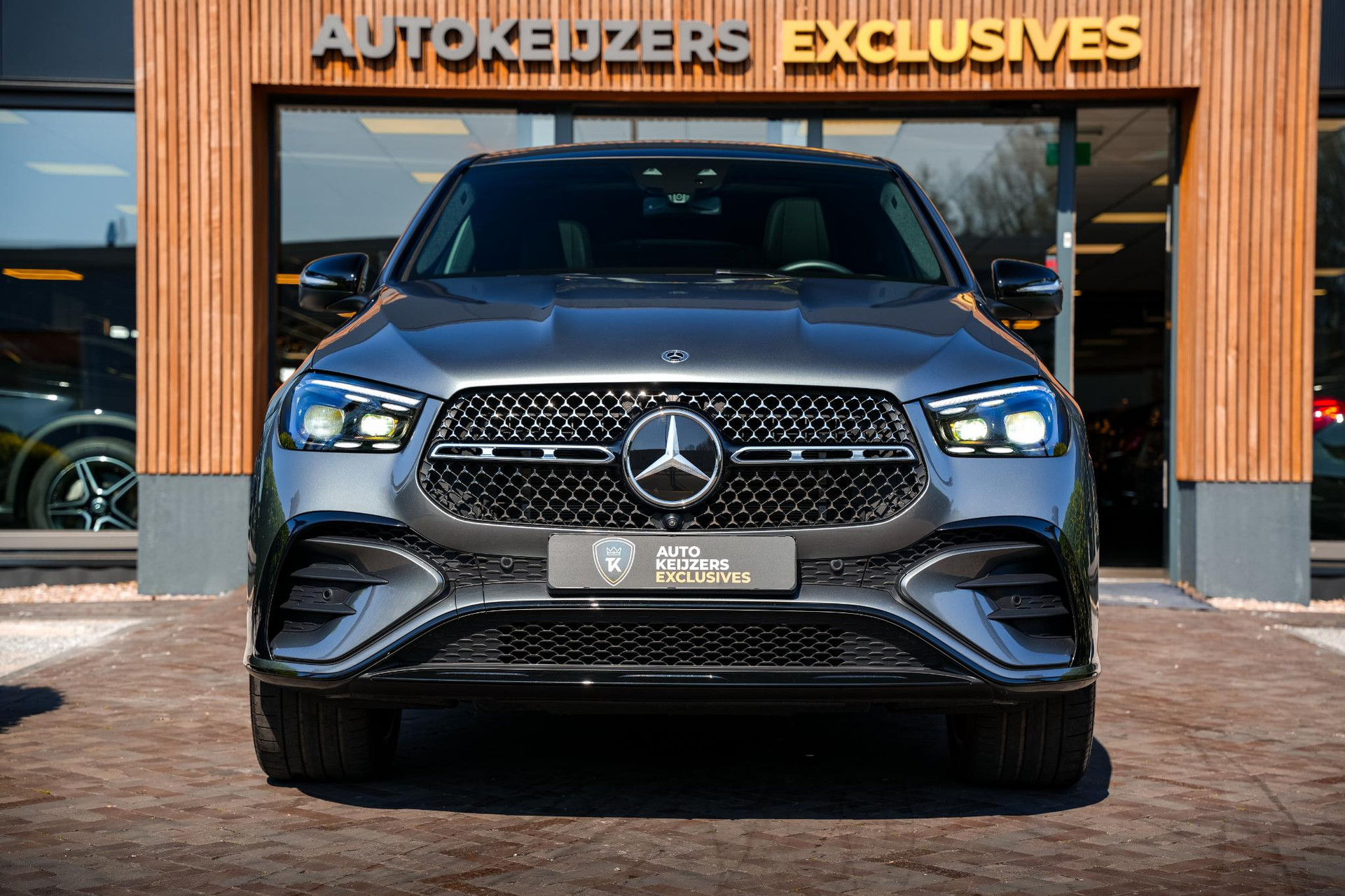 Mercedes-Benz GLE Coupé 400 e 4MATIC AMG Line Premium 2024 SELENITE GRAY 3