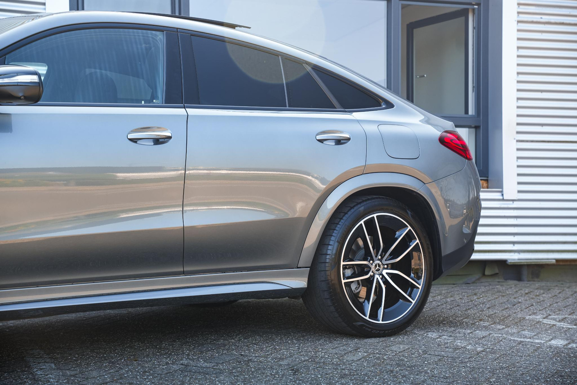 Mercedes-Benz GLE Coupé 400 e 4MATIC AMG Line Premium 2024 SELENITE GRAY 35