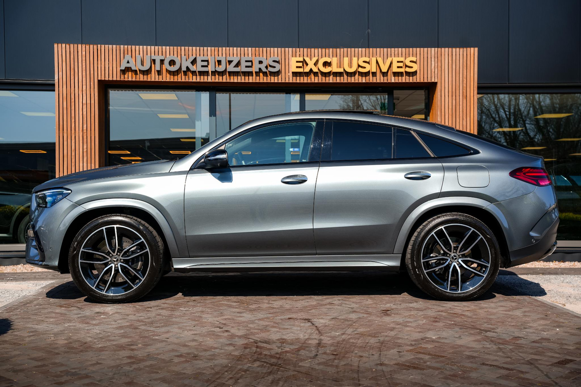 Mercedes-Benz GLE Coupé 400 e 4MATIC AMG Line Premium 2024 SELENITE GRAY 5