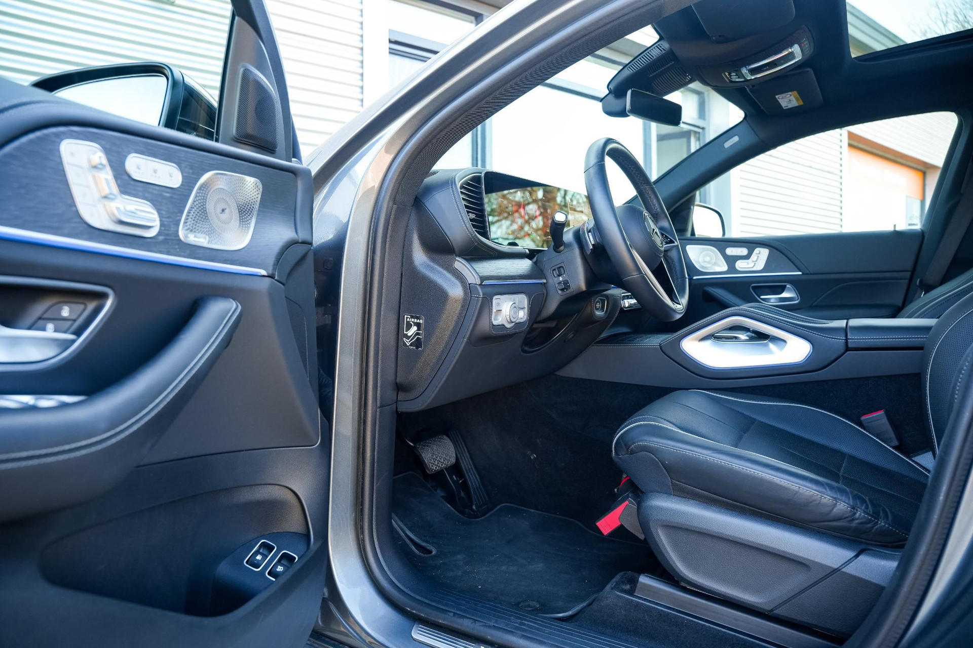 Mercedes-Benz GLE Coupé 400 e 4MATIC AMG Line Premium 2024 SELENITE GRAY 6