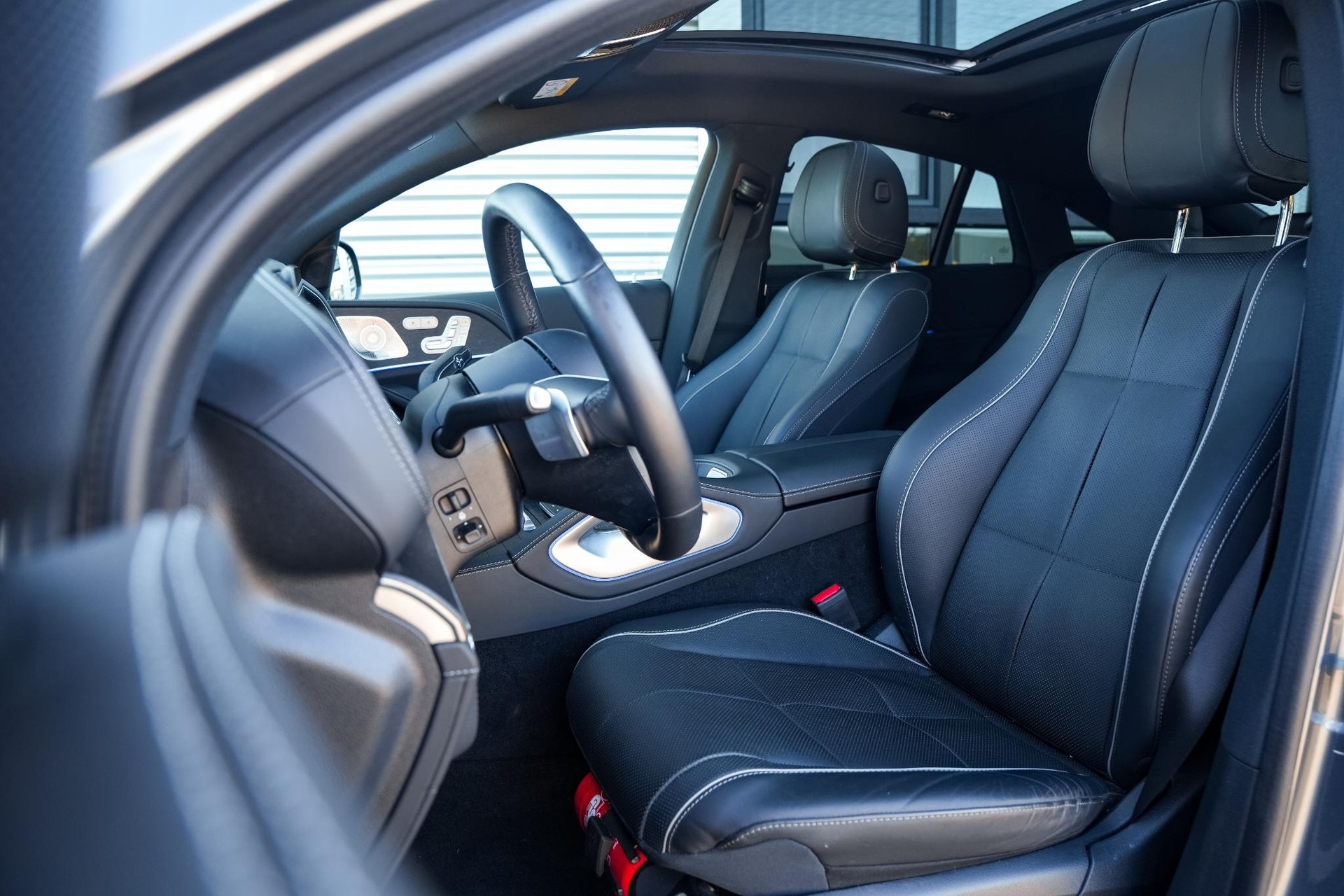 Mercedes-Benz GLE Coupé 400 e 4MATIC AMG Line Premium 2024 SELENITE GRAY 8