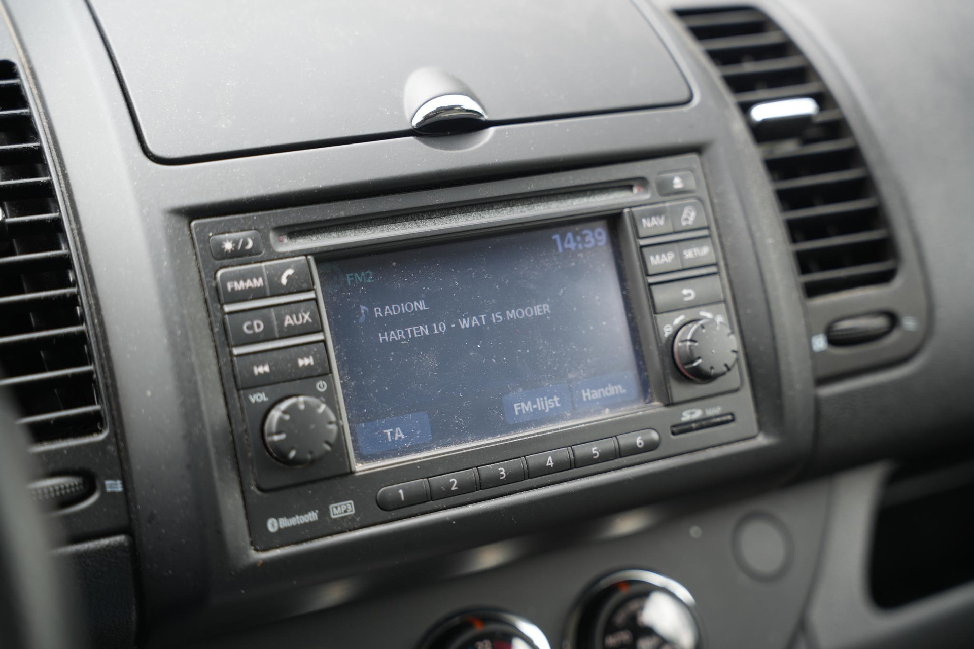 Nissan Note 1.6 Connect Edition 2011  27