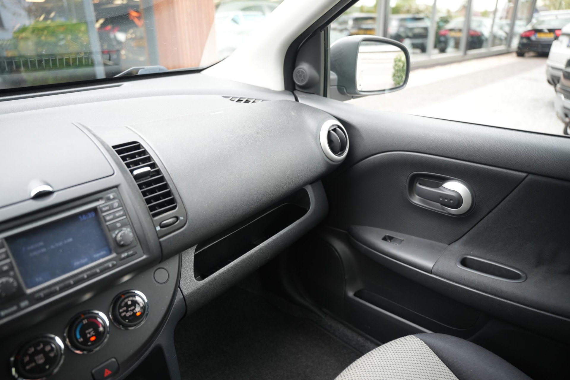 Nissan Note 1.6 Connect Edition 2011  32