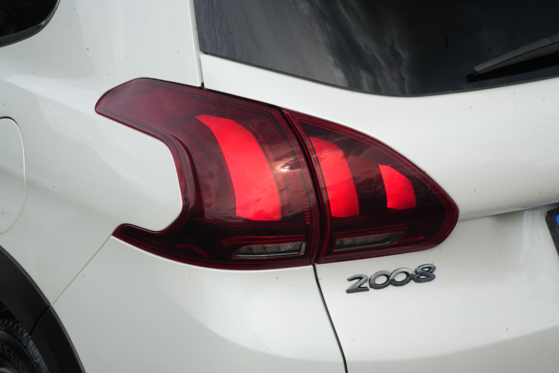 Peugeot 2008 1.2 PureTech Allure 2017 Vernismetaallak gris artense 12