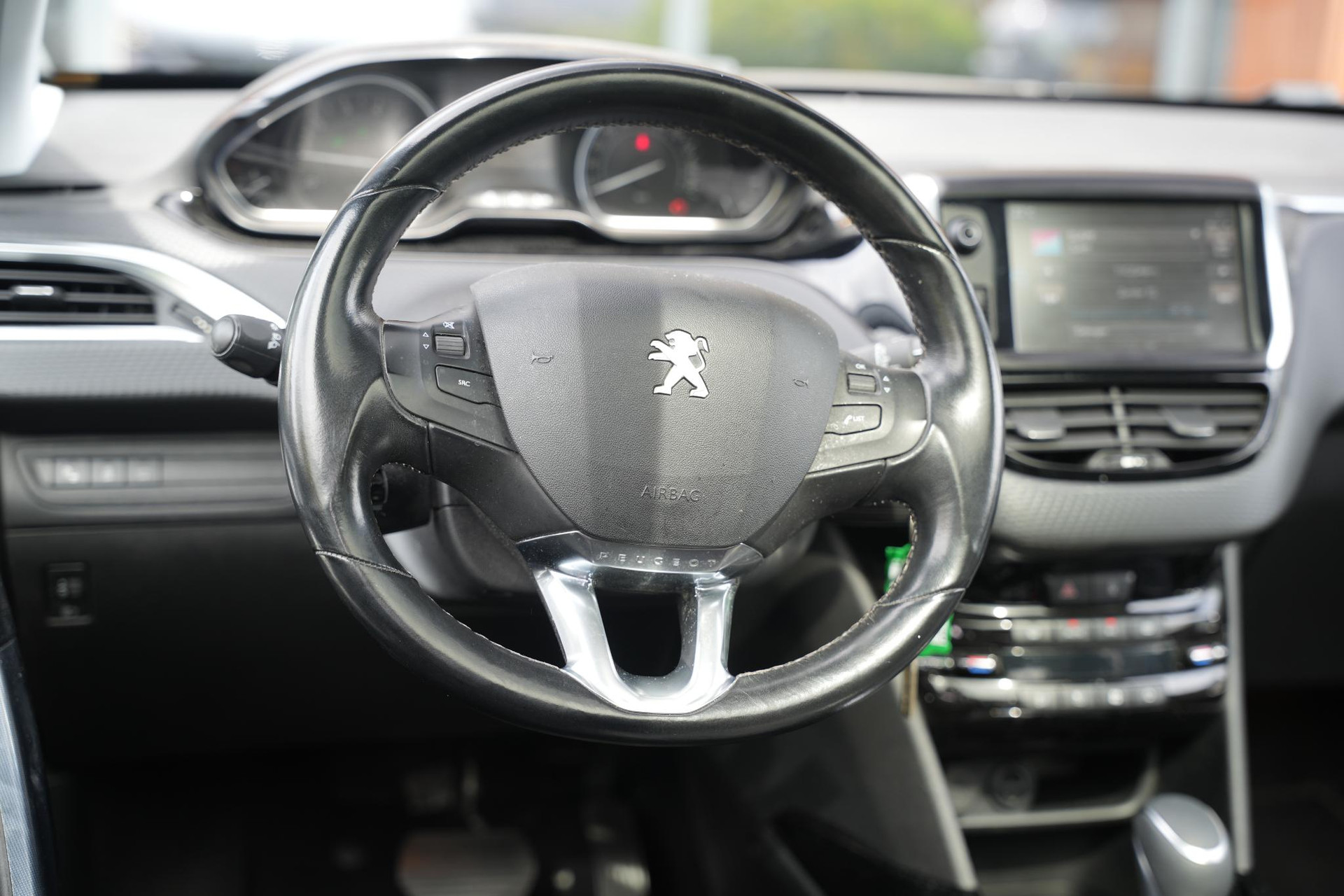 Peugeot 2008 1.2 PureTech Allure 2017 Vernismetaallak gris artense 14