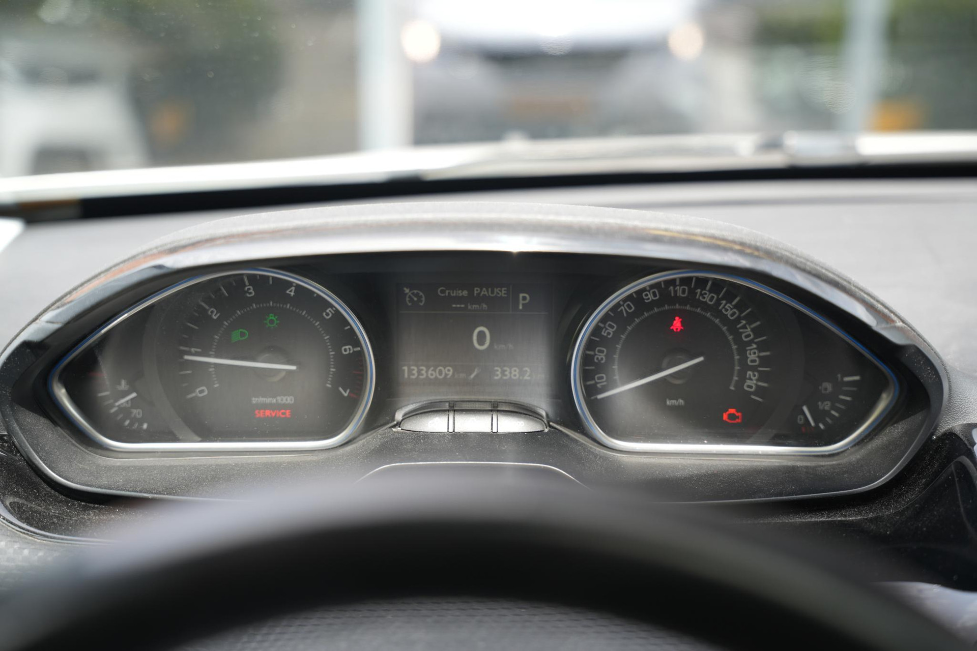 Peugeot 2008 1.2 PureTech Allure 2017 Vernismetaallak gris artense 19