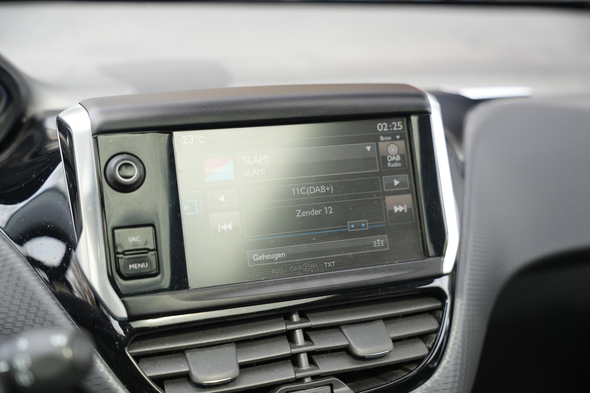 Peugeot 2008 1.2 PureTech Allure 2017 Vernismetaallak gris artense 20