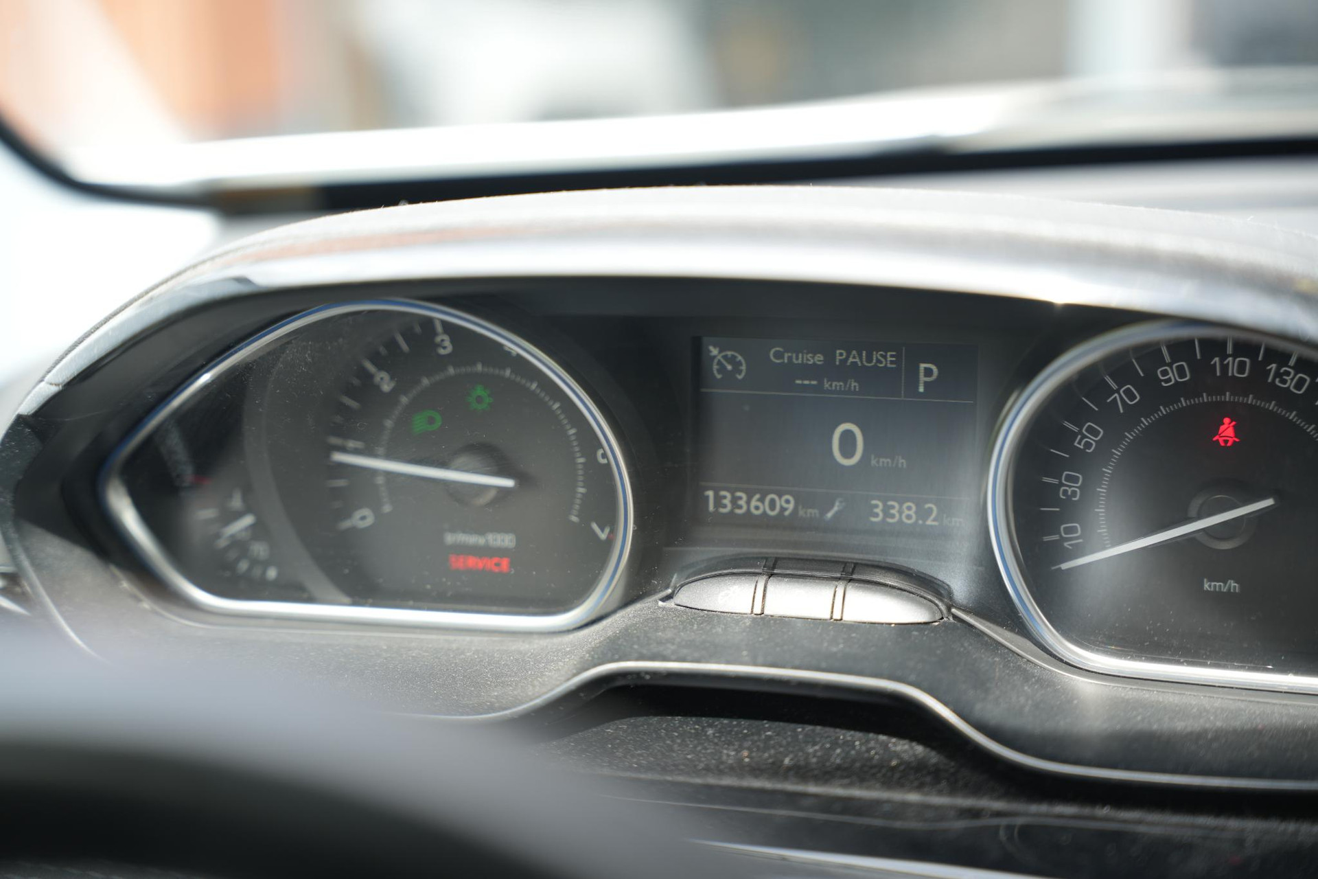 Peugeot 2008 1.2 PureTech Allure 2017 Vernismetaallak gris artense 27