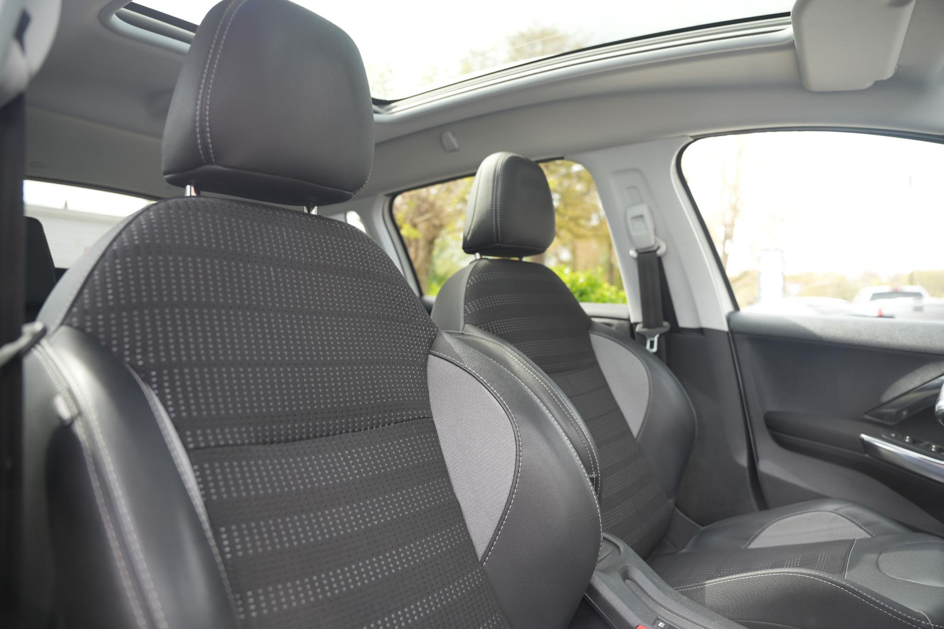 Peugeot 2008 1.2 PureTech Allure 2017 Vernismetaallak gris artense 6