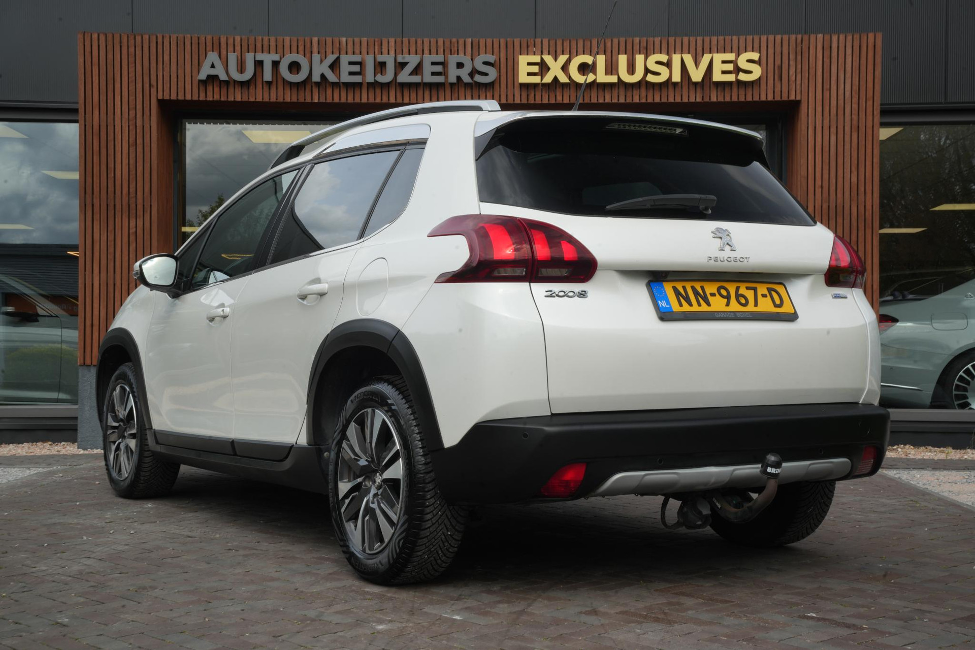 Peugeot 2008 1.2 PureTech Allure 2017 Vernismetaallak gris artense 7