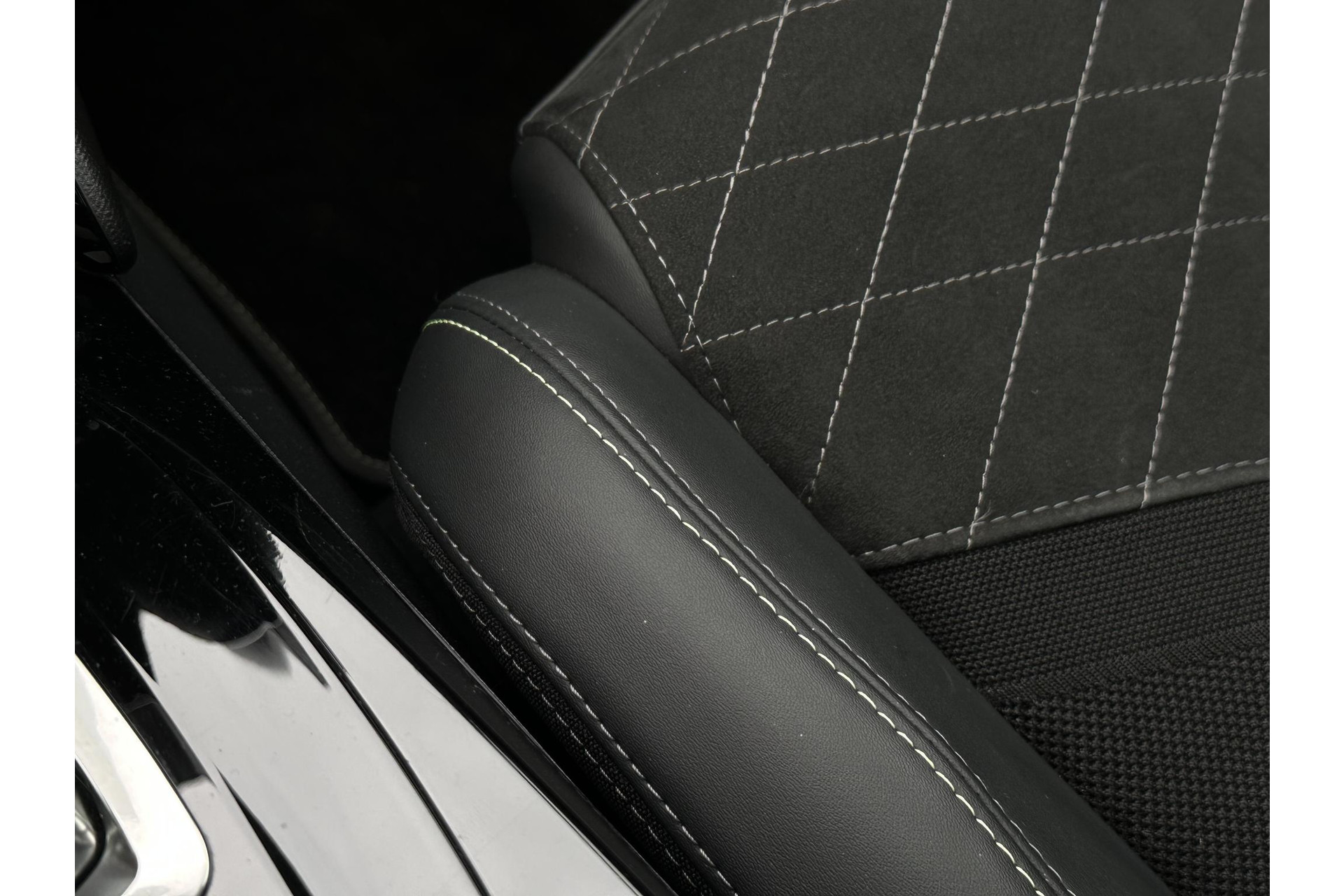 Peugeot e-208 EV GT Pack 50 kWh 2021 BLACK PEARL PAINT (KTV) 19