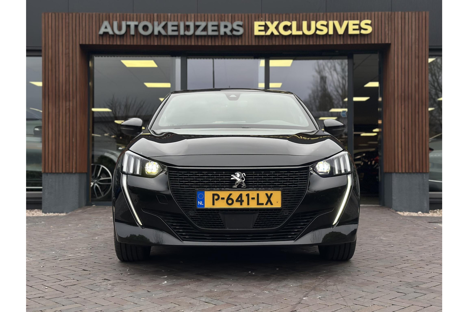 Peugeot e-208 EV GT Pack 50 kWh 2021 BLACK PEARL PAINT (KTV) 3