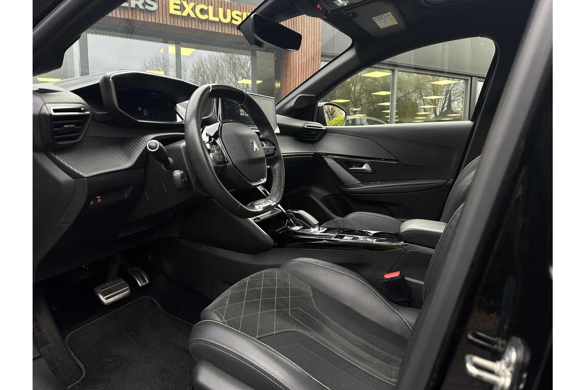 Peugeot e-208 EV GT Pack 50 kWh 2021 BLACK PEARL PAINT (KTV) 4