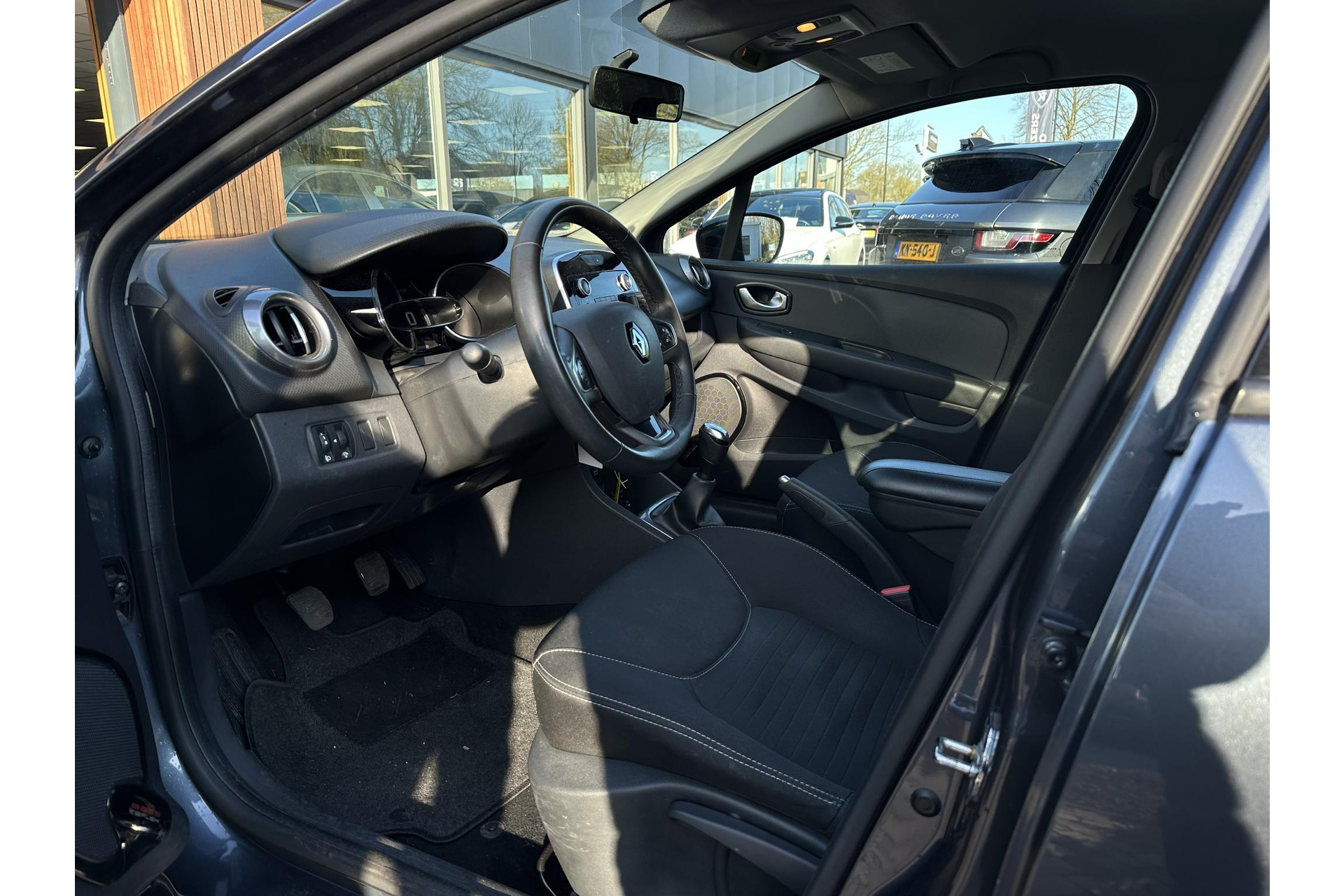 Renault Clio Estate 1.2 16V 2017 GREY TITANIUM (TEKPN) 13