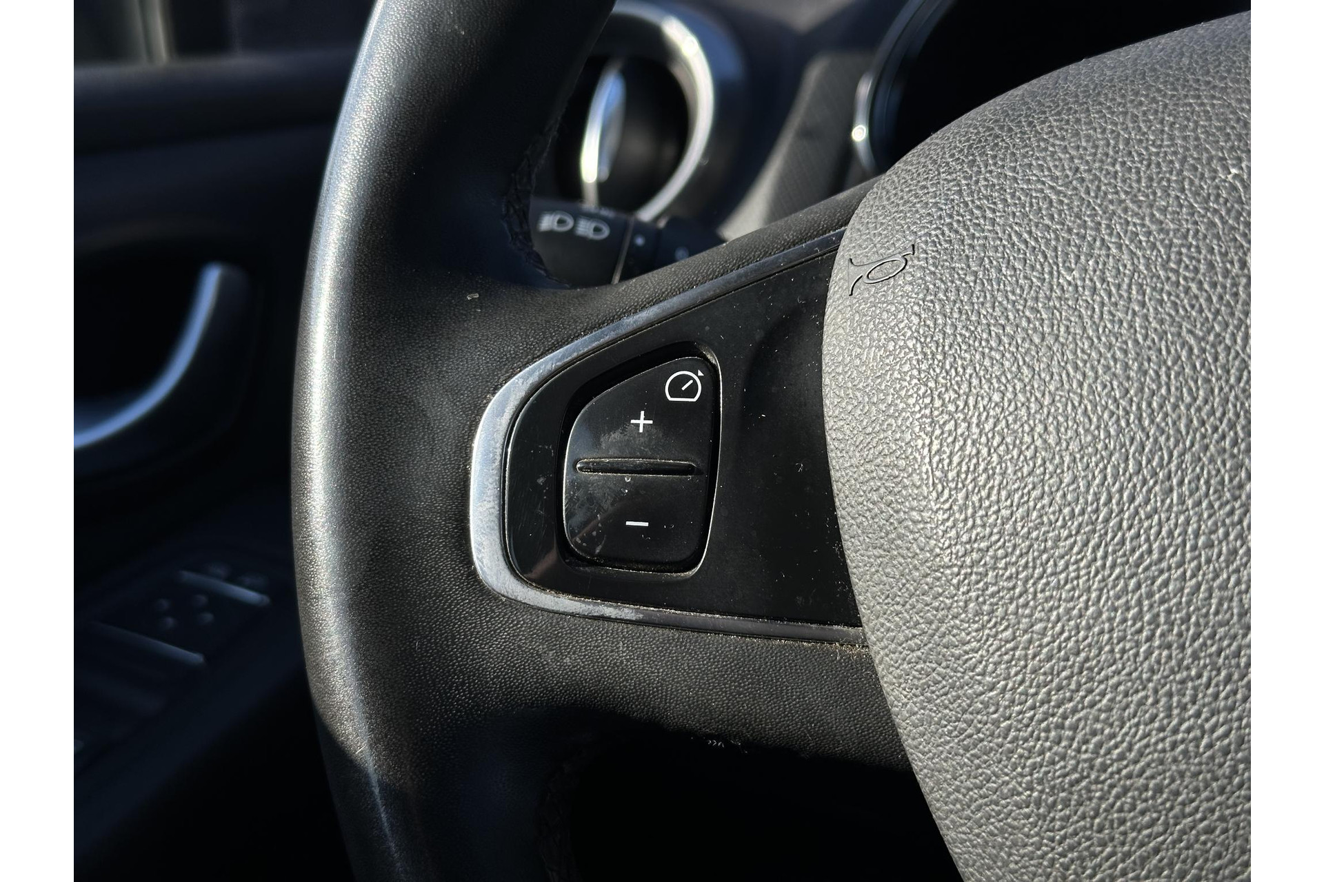 Renault Clio Estate 1.2 16V 2017 GREY TITANIUM (TEKPN) 23