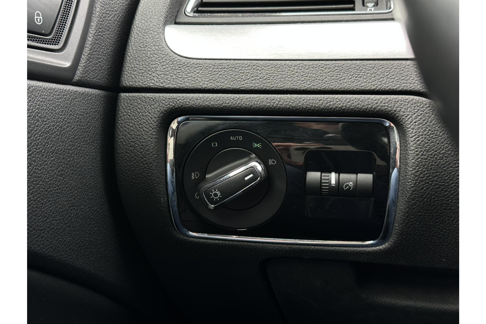 Škoda Superb Combi 1.6 TDI Sprint Pro 2014 Magnetic brown metallic 25