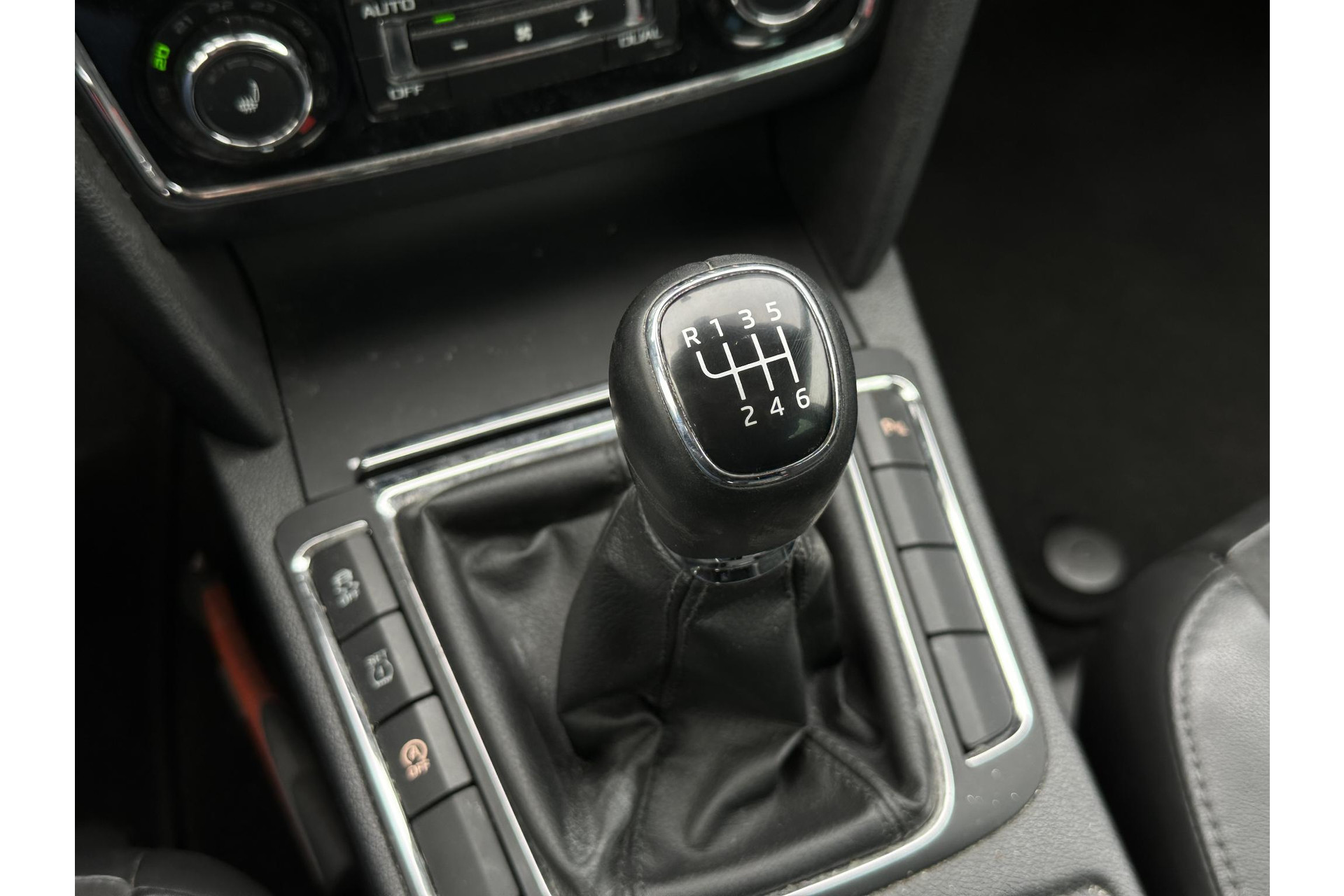 Škoda Superb Combi 1.6 TDI Sprint Pro 2014 Magnetic brown metallic 27