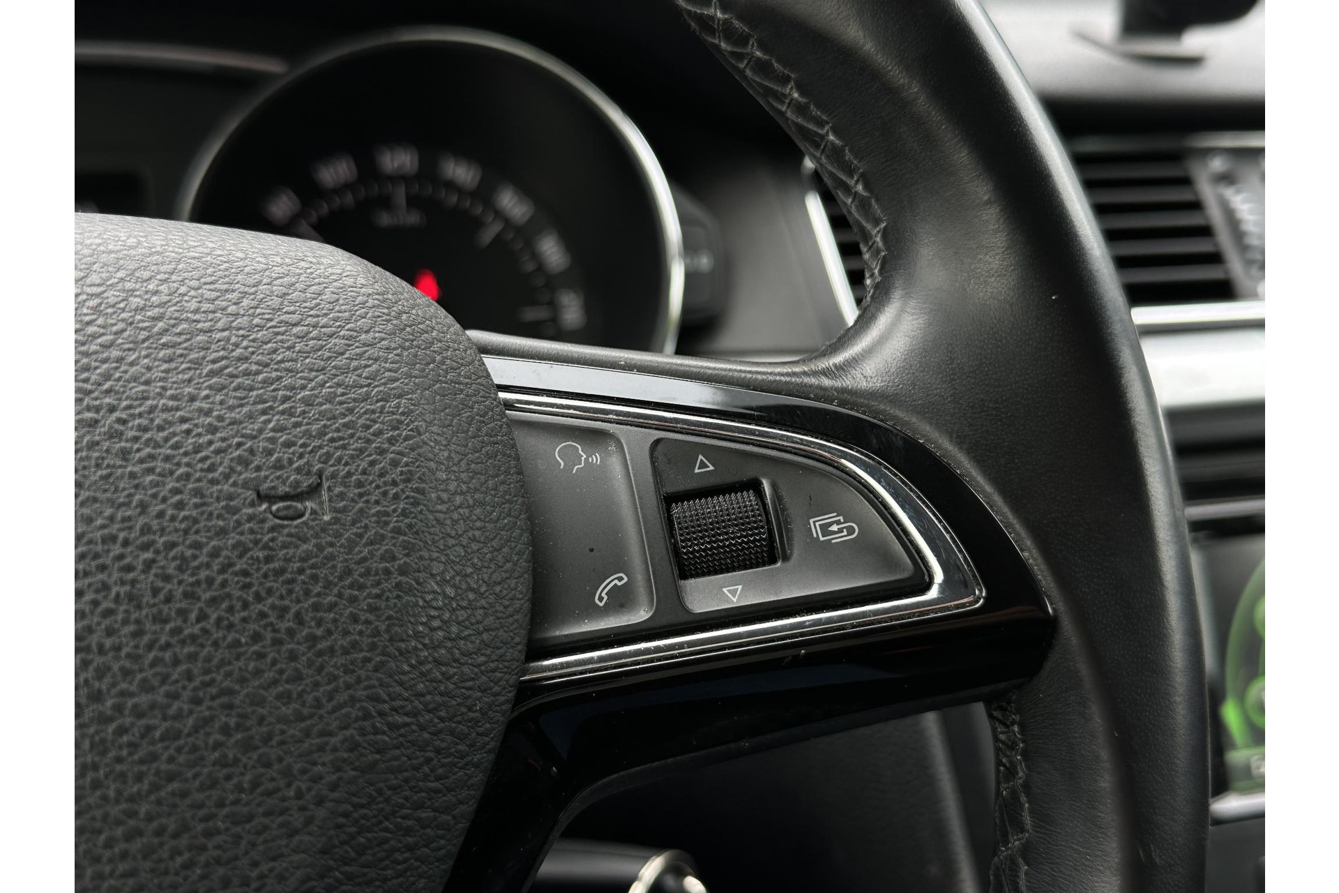 Škoda Superb Combi 1.6 TDI Sprint Pro 2014 Magnetic brown metallic 32