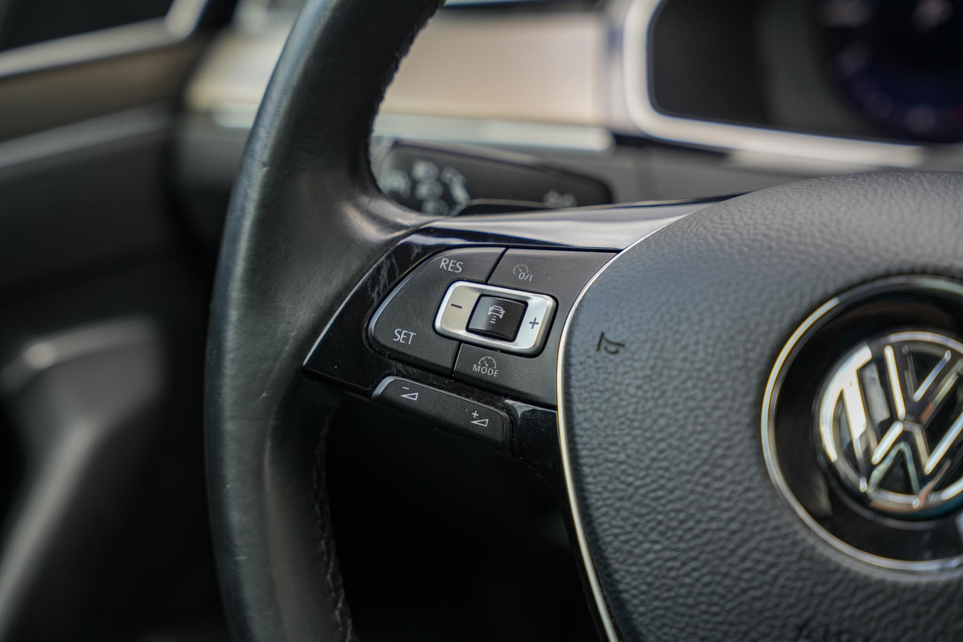 Volkswagen Arteon 2.0 TDI Elegance Business 2017 Pyrit silver 25