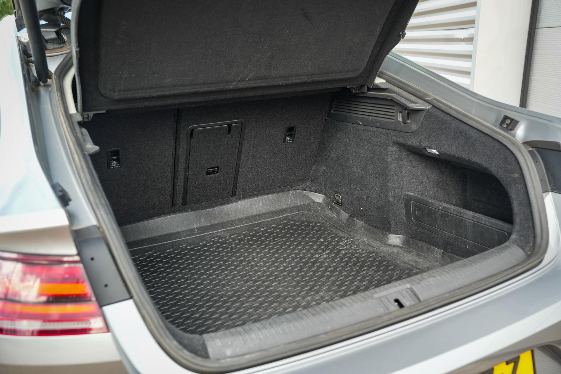 Volkswagen Arteon 2.0 TDI Elegance Business 2017 Pyrit silver 30