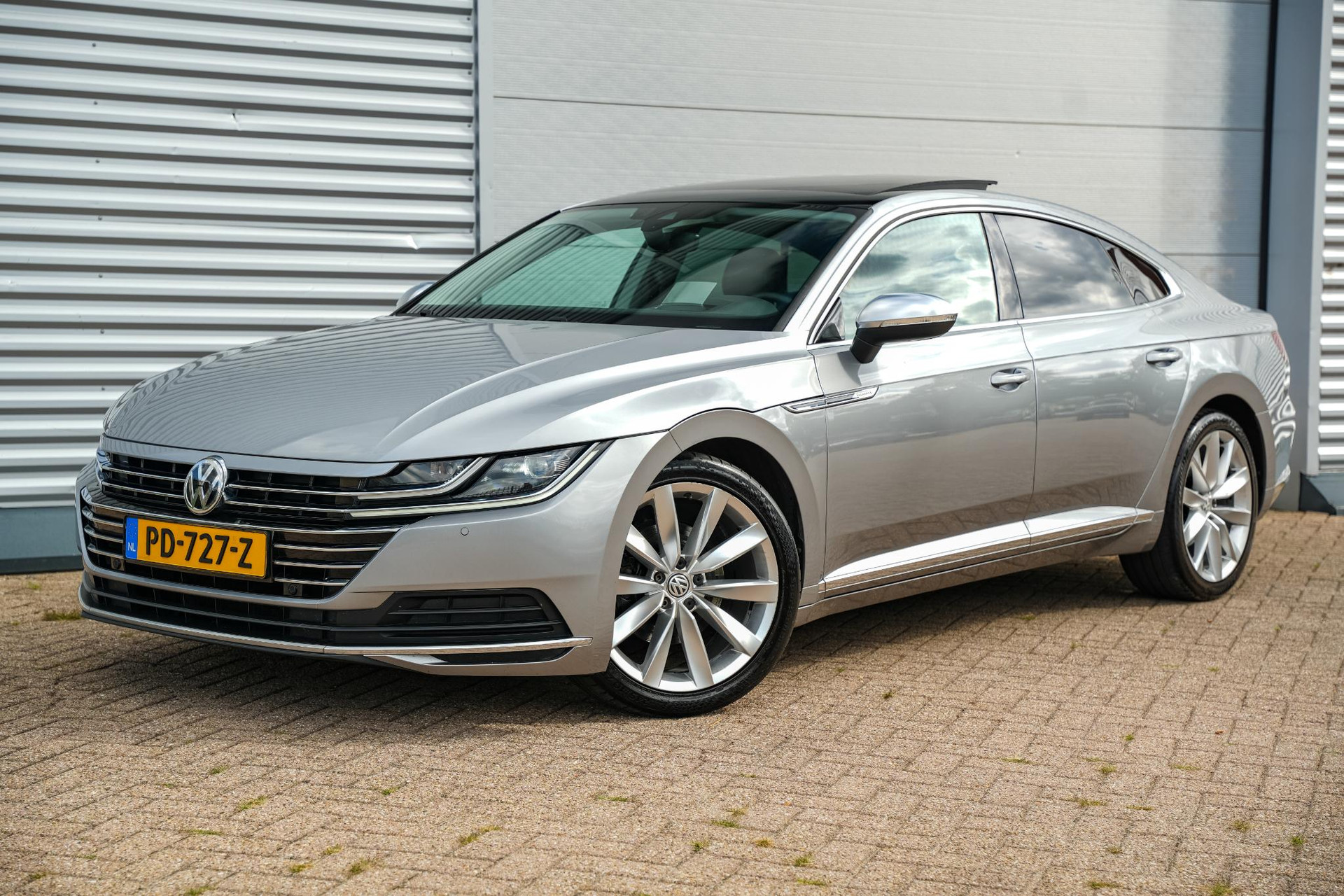 Volkswagen Arteon 2.0 TDI Elegance Business 2017 Pyrit silver 32